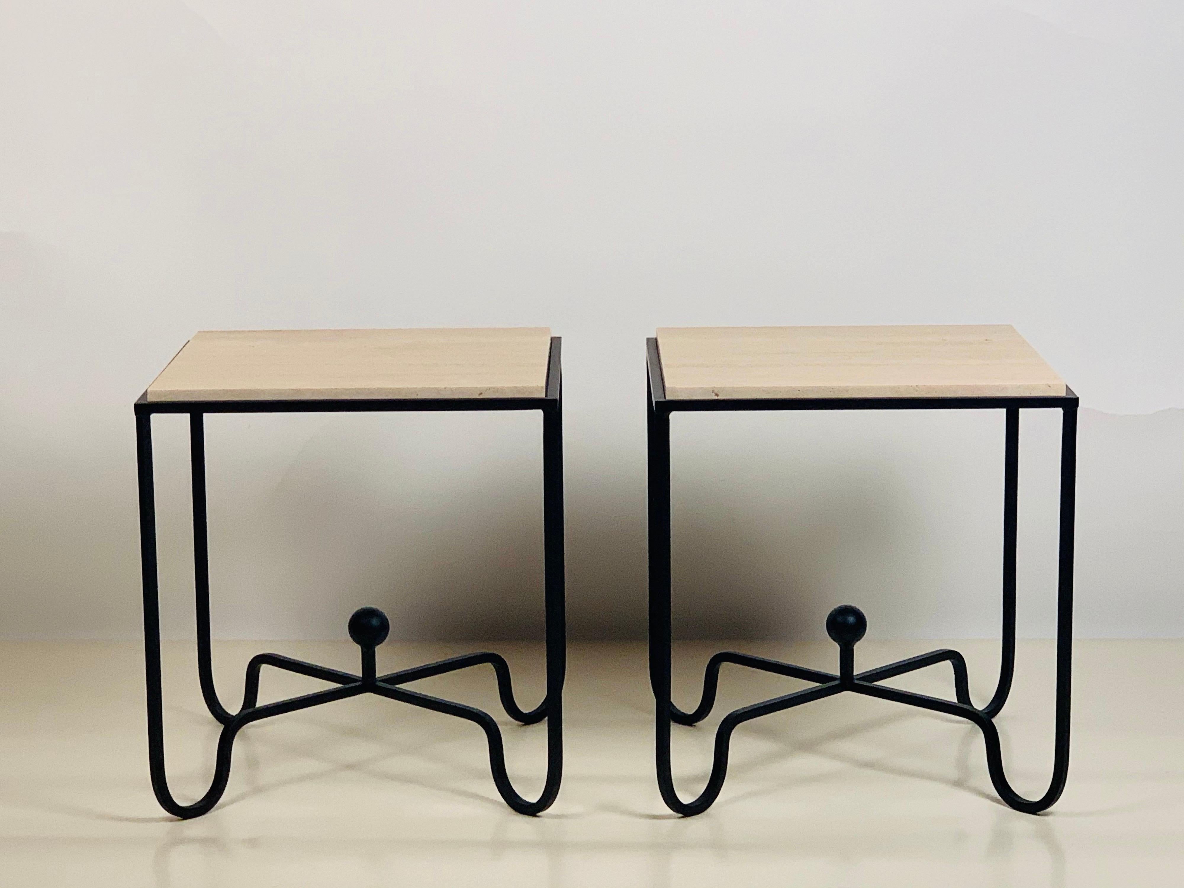 Moderne Paire de grandes tables d'appoint en fer et travertin 'Entretoise' de Design Frres en vente