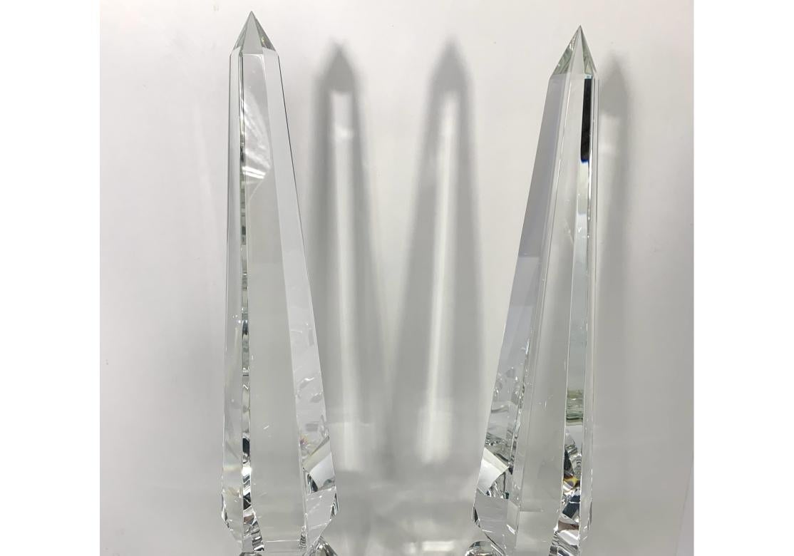 Pair Of Tall Lead Crystal Obelisks Attributed To John Richards Bon état - En vente à Bridgeport, CT