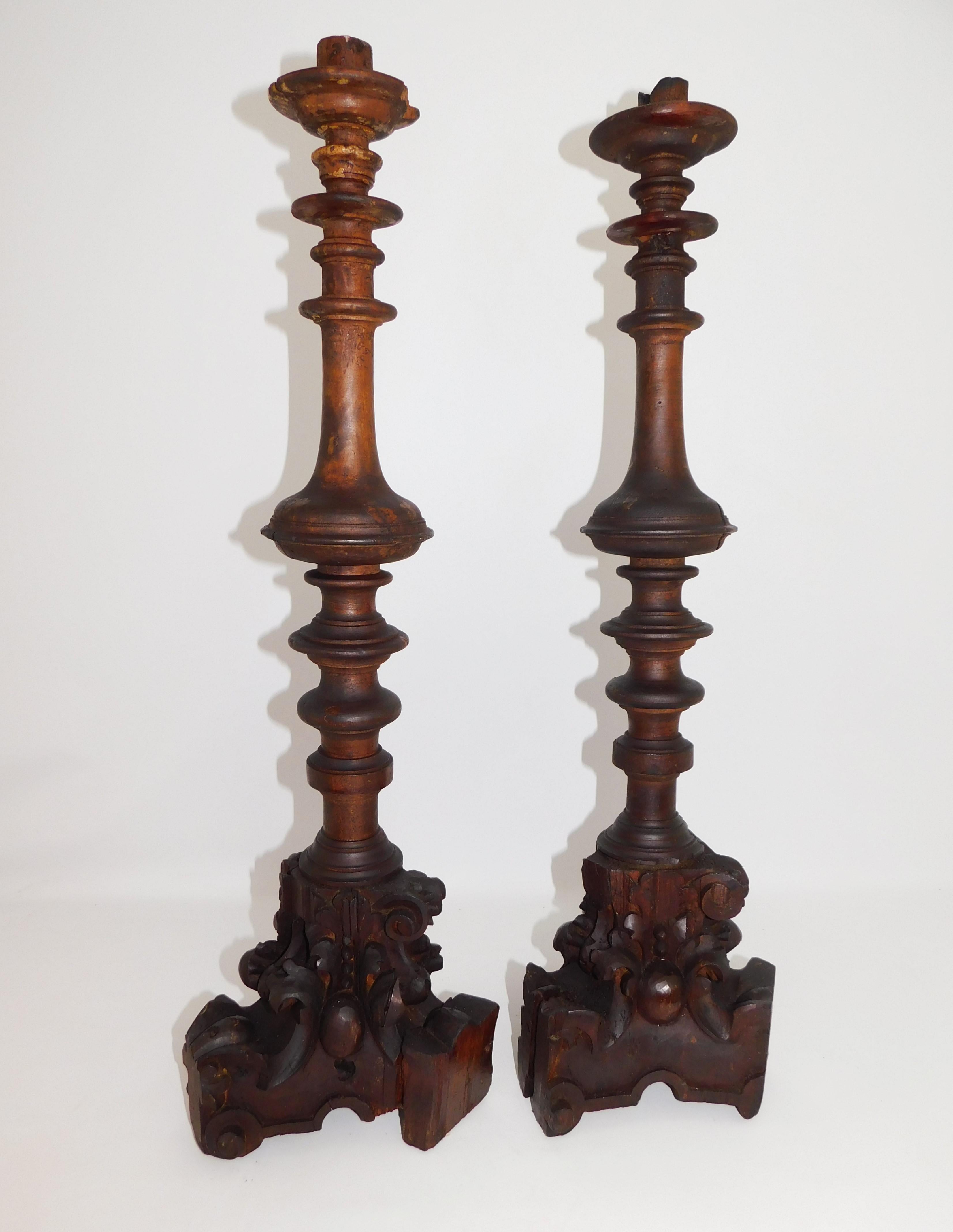 Pair of Tall Mid-19th Century Traditional Rustic Wood Candlesticks In Distressed Condition For Sale In Hamilton, Ontario