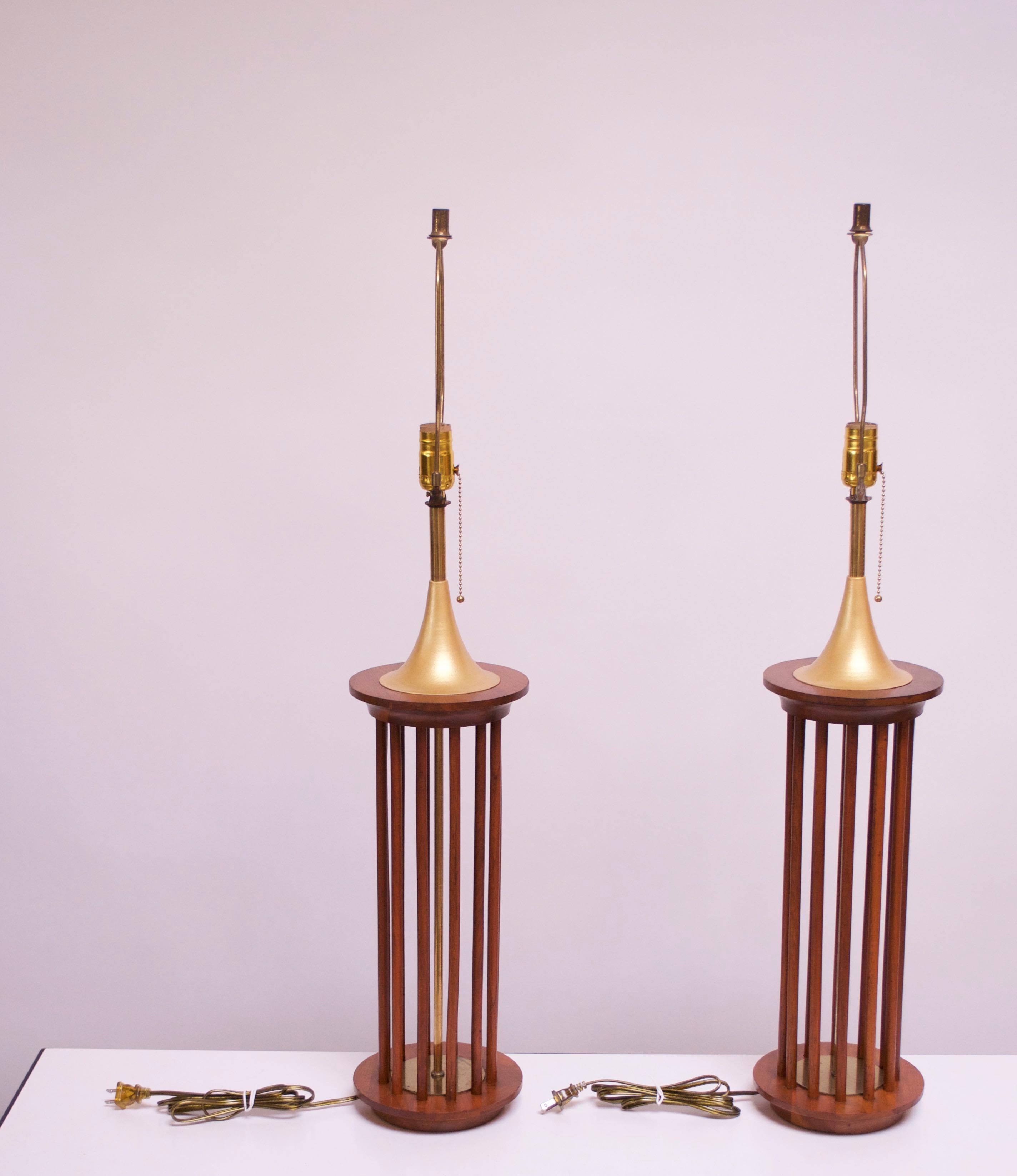 Brushed Pair of Tall Mid-Century American Modern Walnut and Brass Table Lamps For Sale