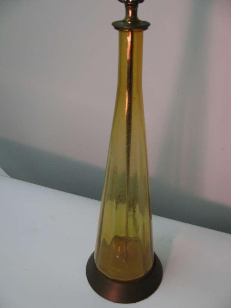 Verre brun Paire de grandes lampes de bureau italiennes en verre de style moderne de la moitié du siècle dernier en vente
