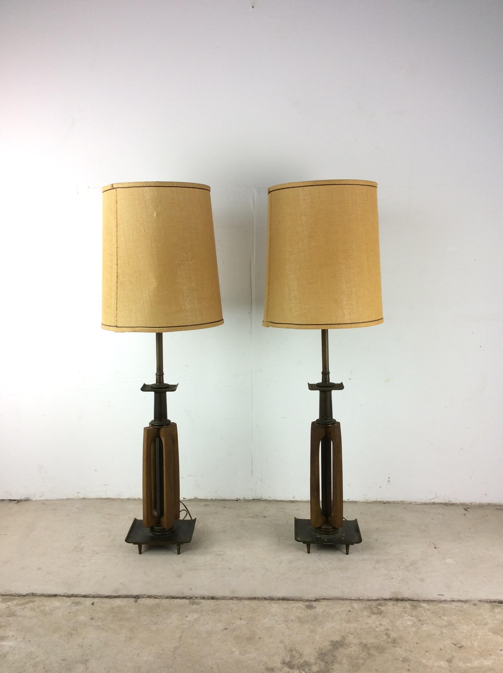 Pair of Tall Mid Century Modern Brass & Walnut Table Lamps In Good Condition For Sale In Freehold, NJ