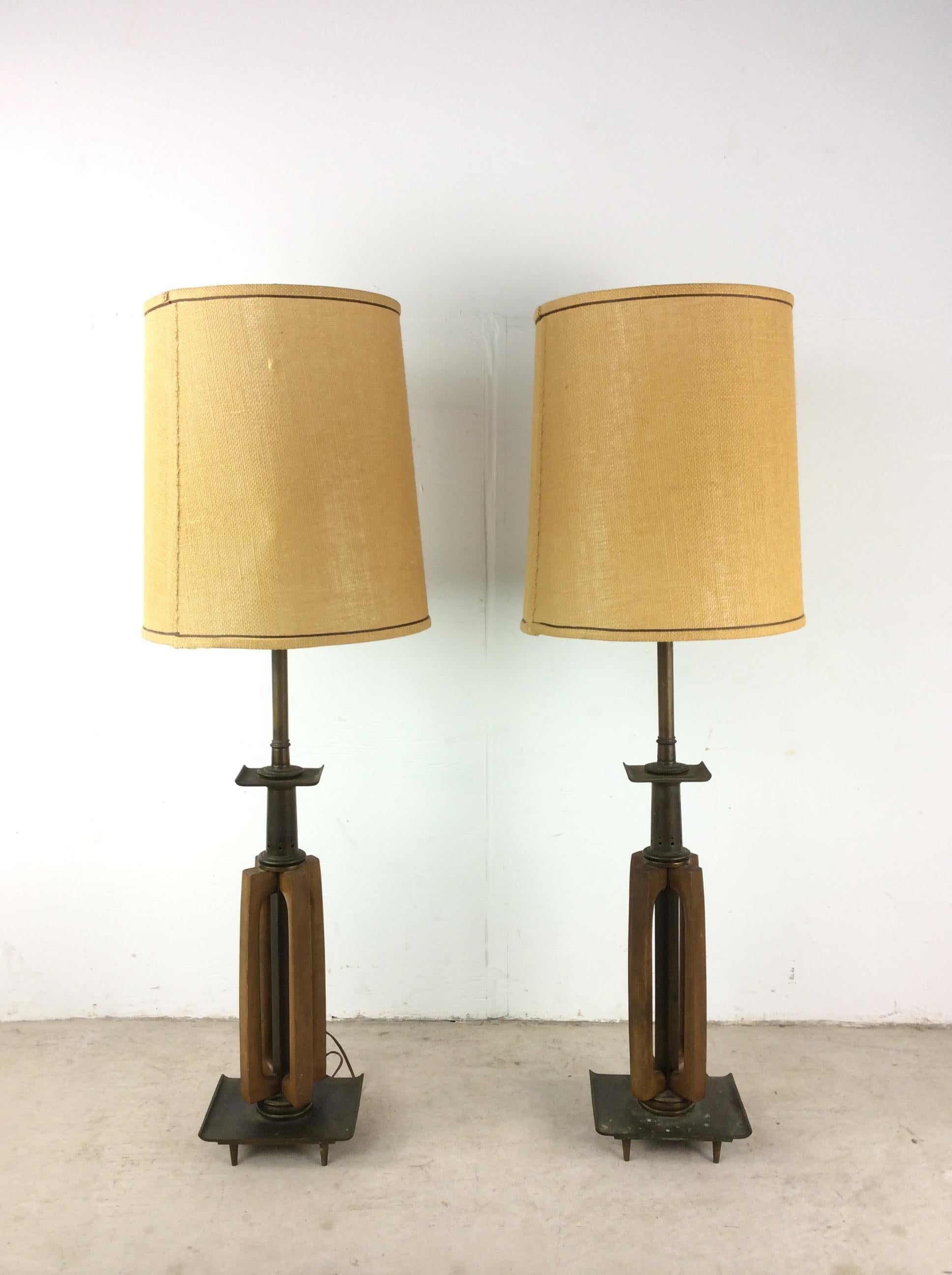 20th Century Pair of Tall Mid Century Modern Brass & Walnut Table Lamps For Sale
