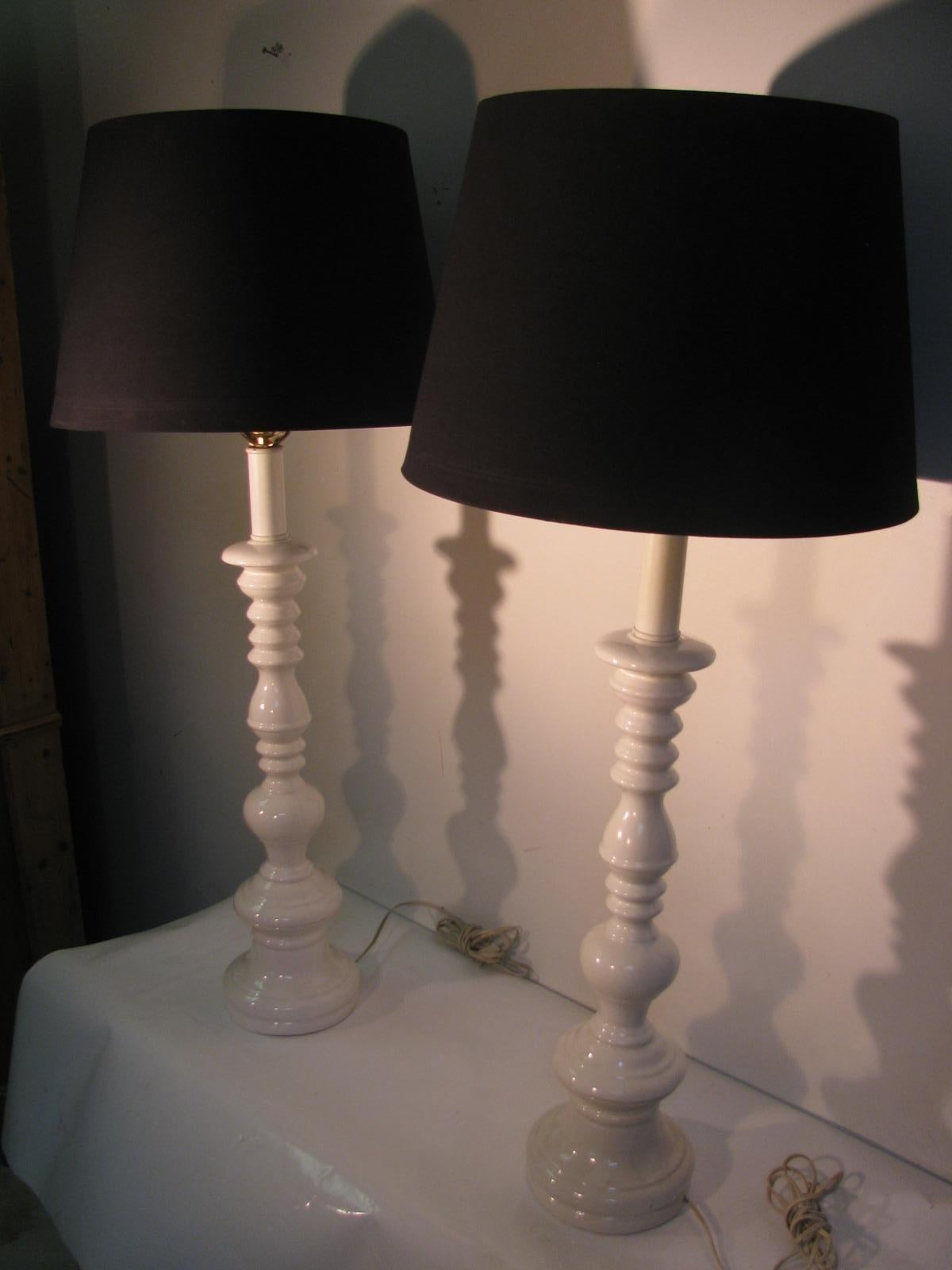American Pair of Tall Mid-Century Modern Classical Styled Porcelain Table Lamps For Sale