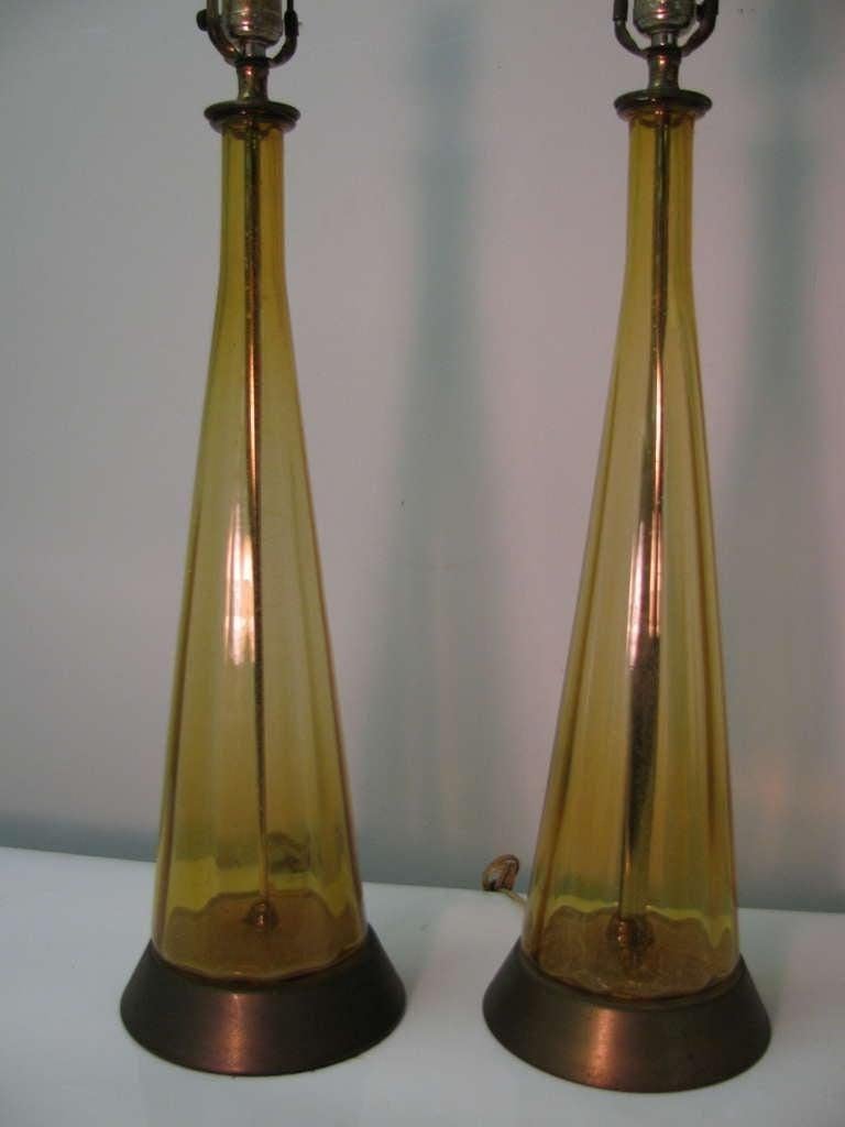 Pair of Tall Tapered & Fluted Mid-Century Modern Italian Glass Table Lamps In Good Condition For Sale In Port Jervis, NY