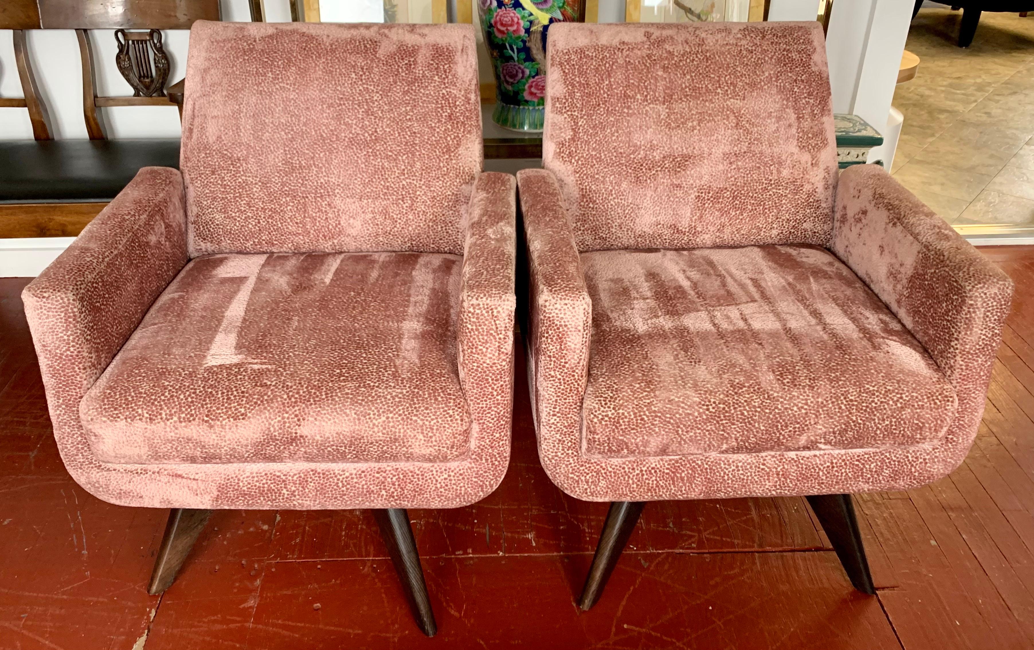 With it's brand new salmon embossed velvet upholstery, this pair of tall swivel chairs really makes a
statement. The color is bold and subtle at the same time and the lines are gorgeous. Now, more than ever, home is where the heart is.
