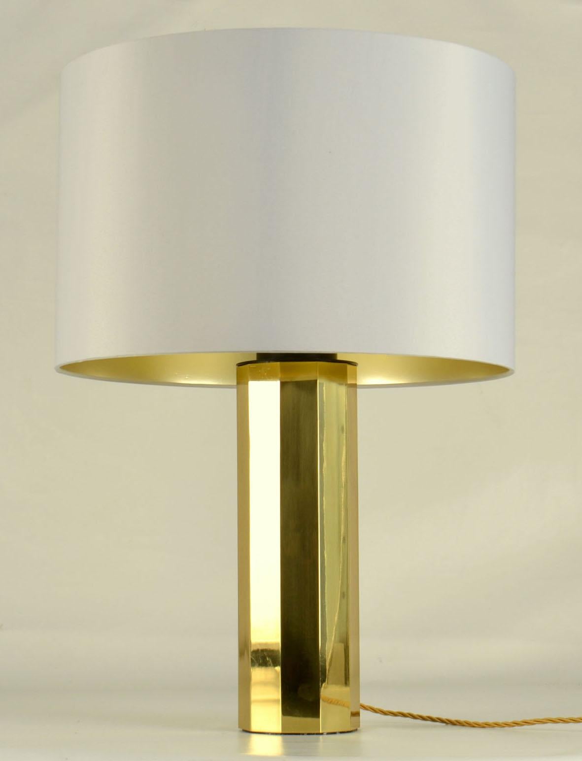 Pair of Tall Minimalist Brass Table Lamps with Octagonal Base For Sale 4