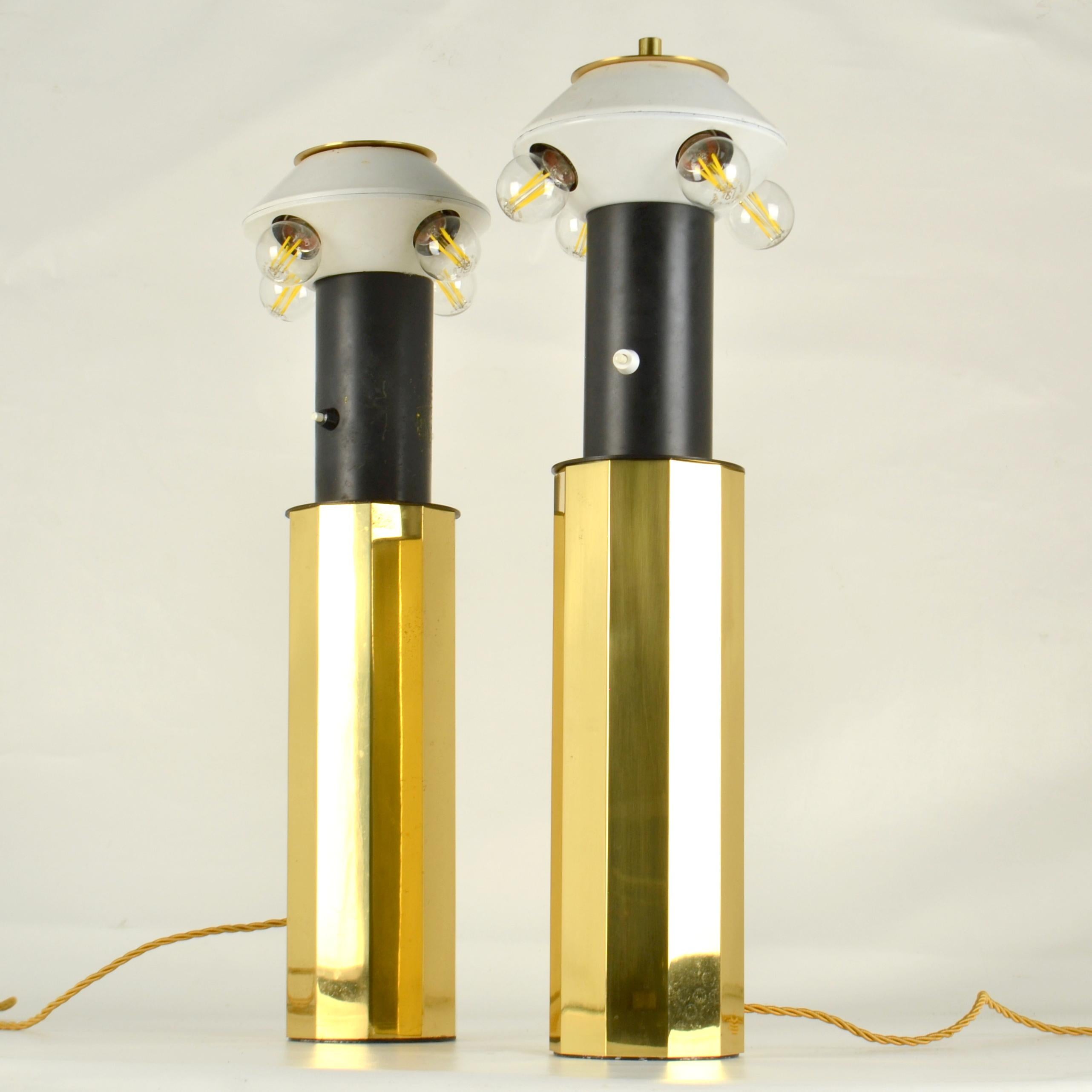 Pair of Tall Minimalist Brass Table Lamps with Octagonal Base For Sale 5