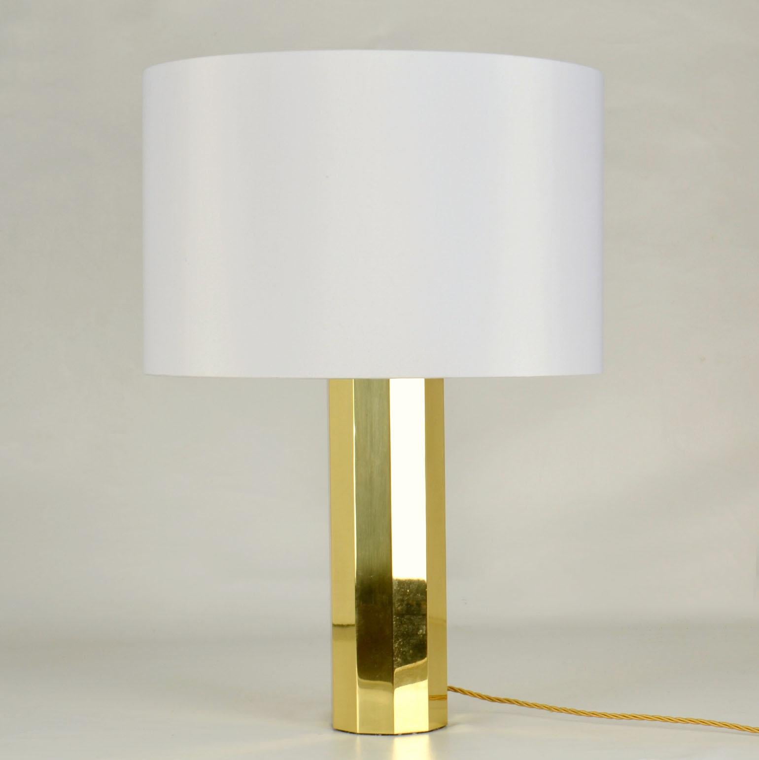 Pair of Tall Minimalist Brass Table Lamps with Octagonal Base For Sale 2