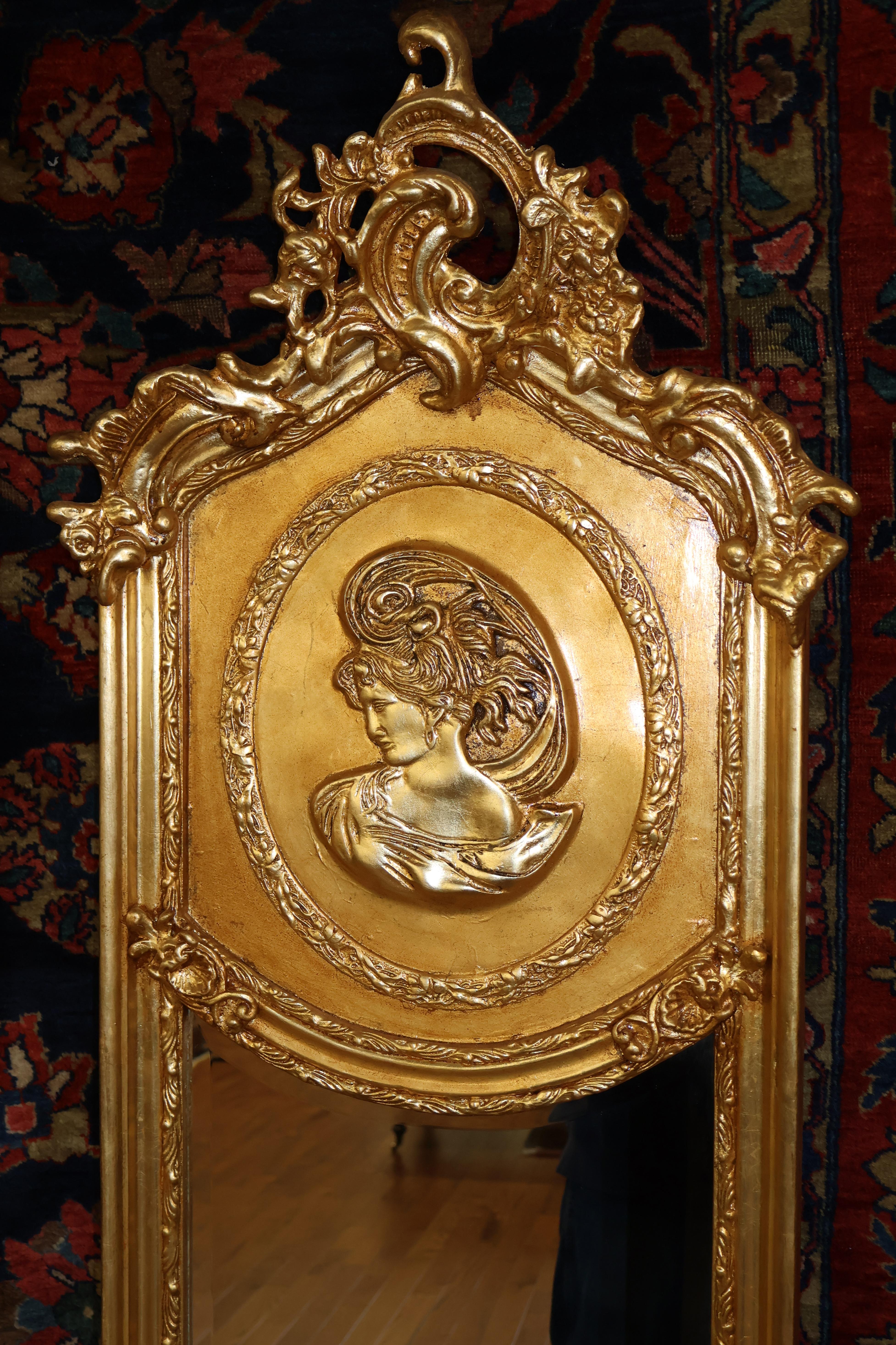 Paire de grands miroirs étroits de style Louis XV français en verre biseauté or 3