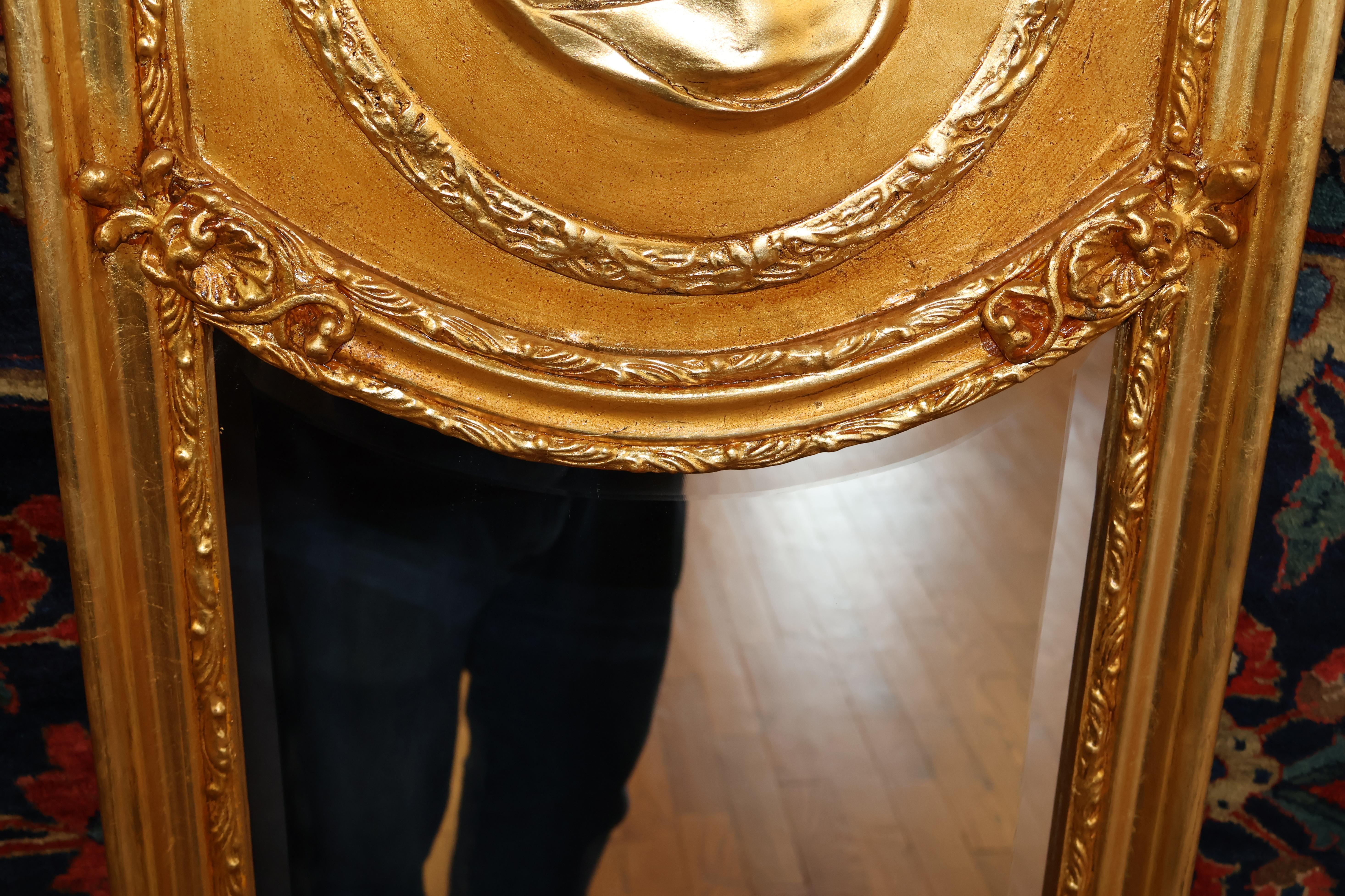 Paire de grands miroirs étroits de style Louis XV français en verre biseauté or 8