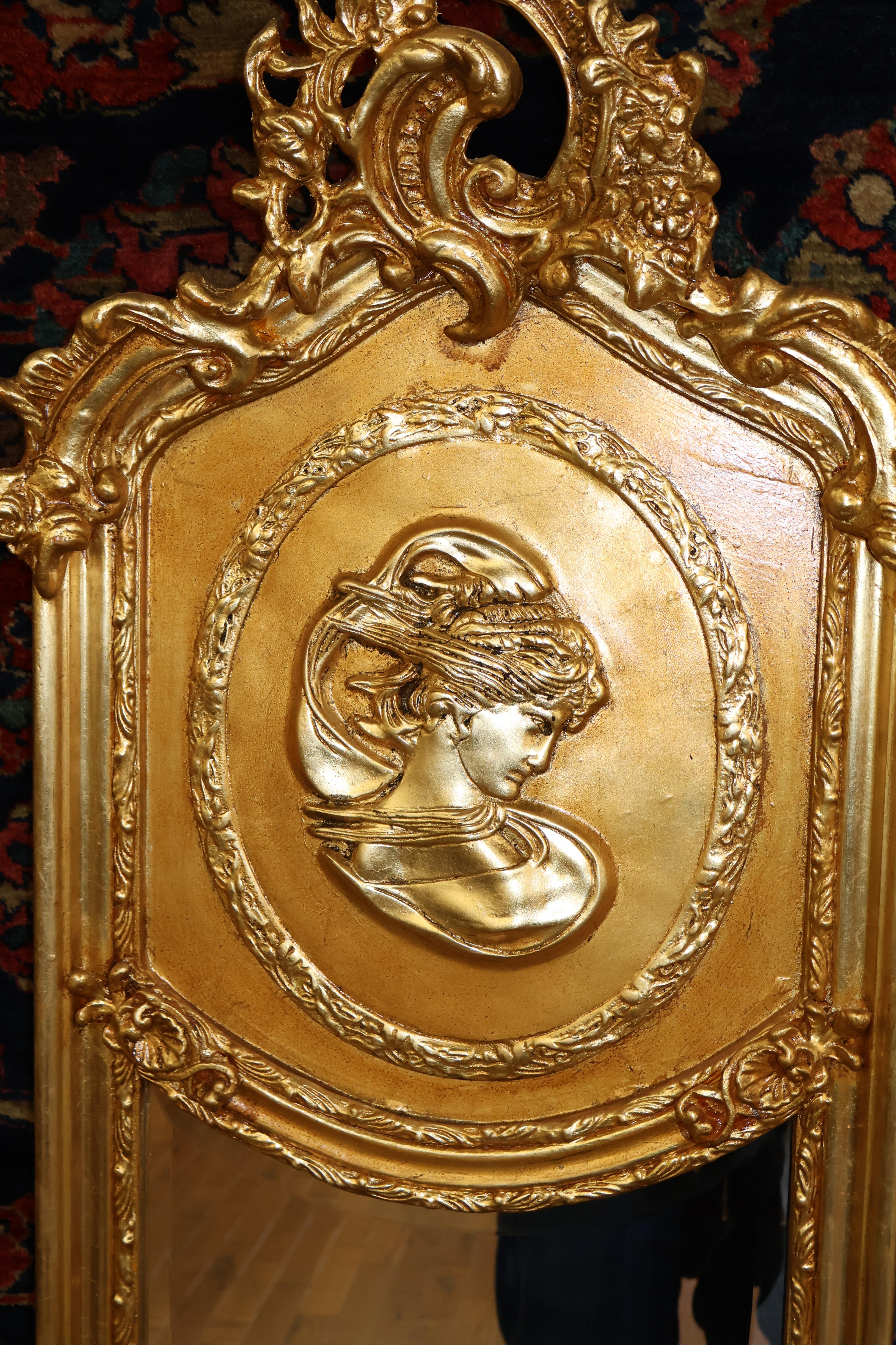 Paire de grands miroirs étroits de style Louis XV français en verre biseauté or 1