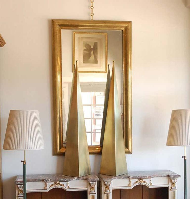 Coppia di lampade da console alte in ottone 