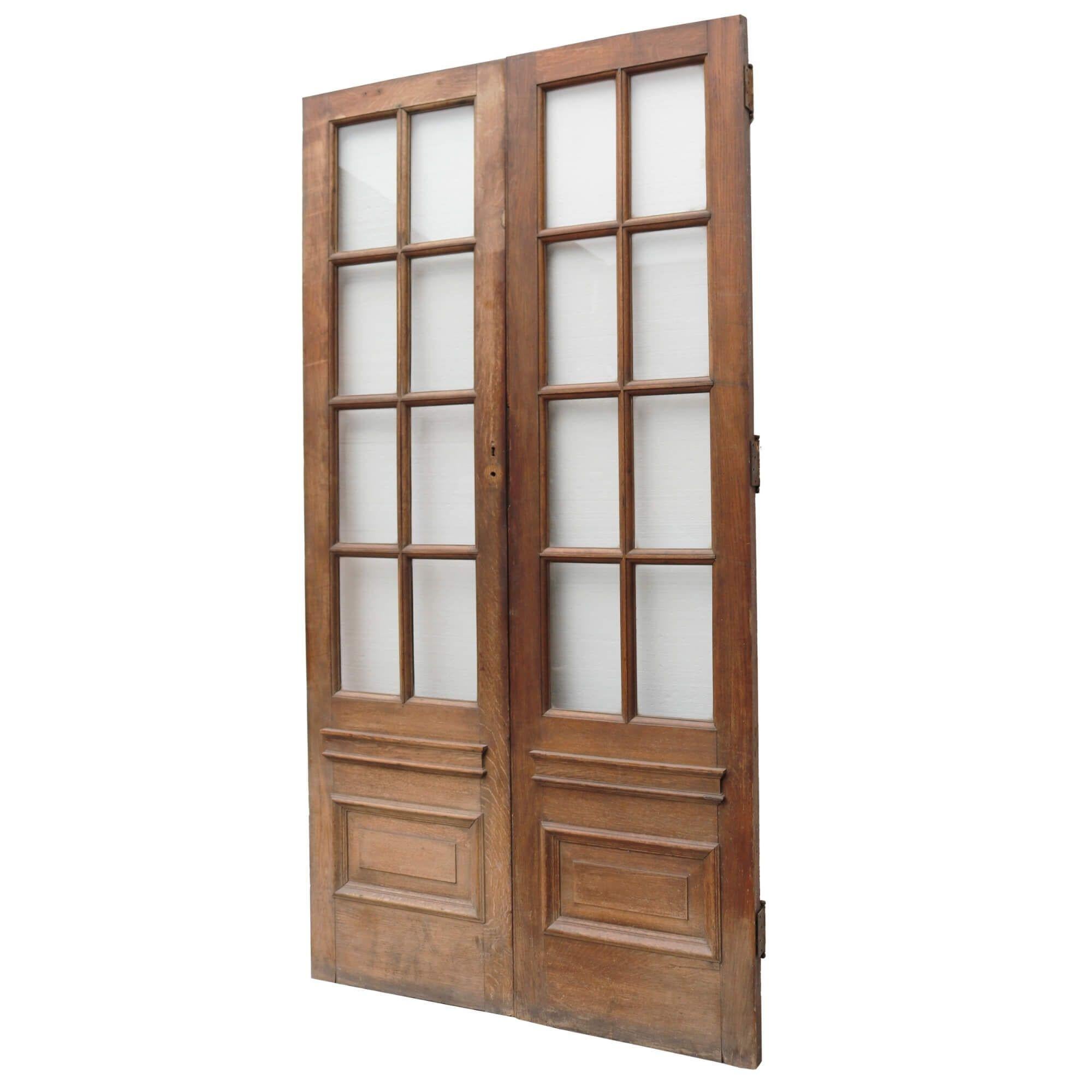 This tall pair of reclaimed oak doors instil an interior with classical elegance. Suited to traditional homes with period details and tall ceilings, these internal double oak doors with glass make spectacular dividing doors between dining rooms,