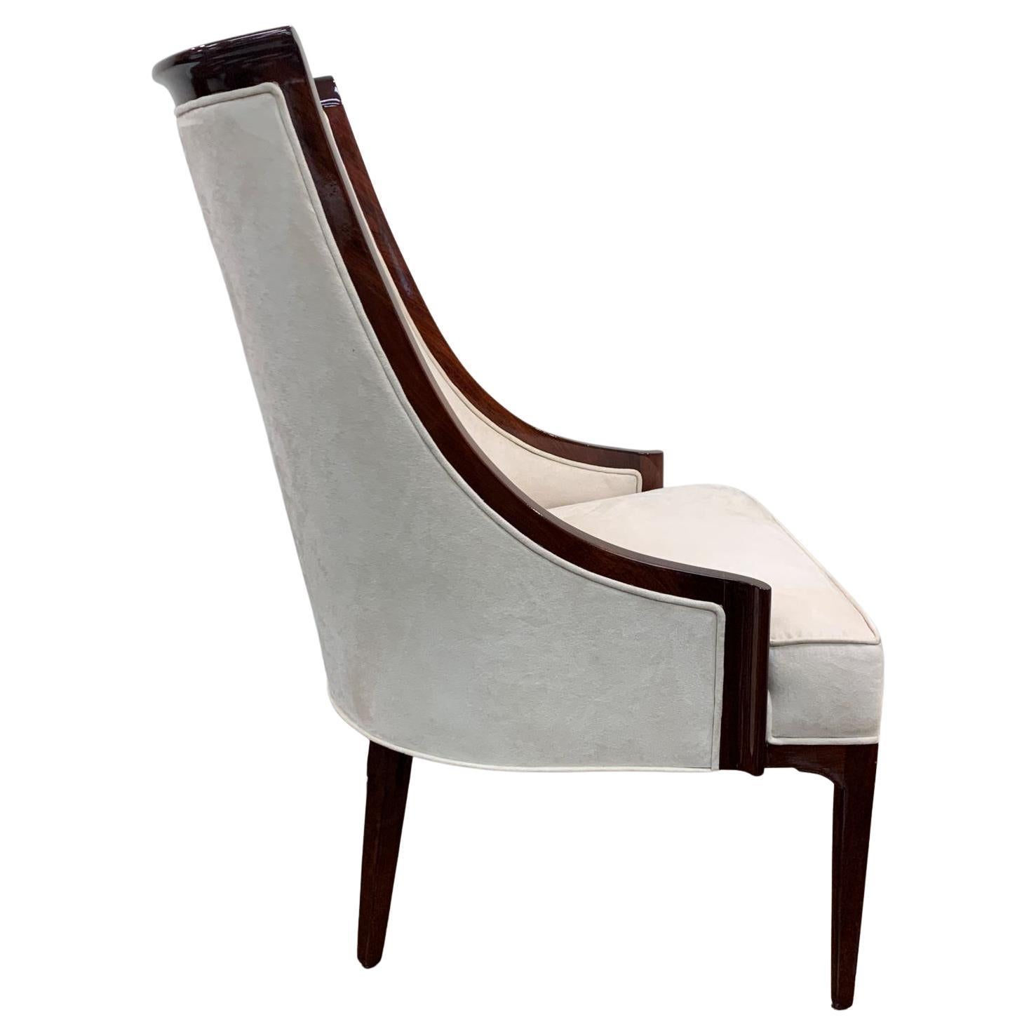 Paire de grands fauteuils de salon américains sculpturaux de style moderne du milieu du siècle en noyer Excellent état - En vente à Bernville, PA