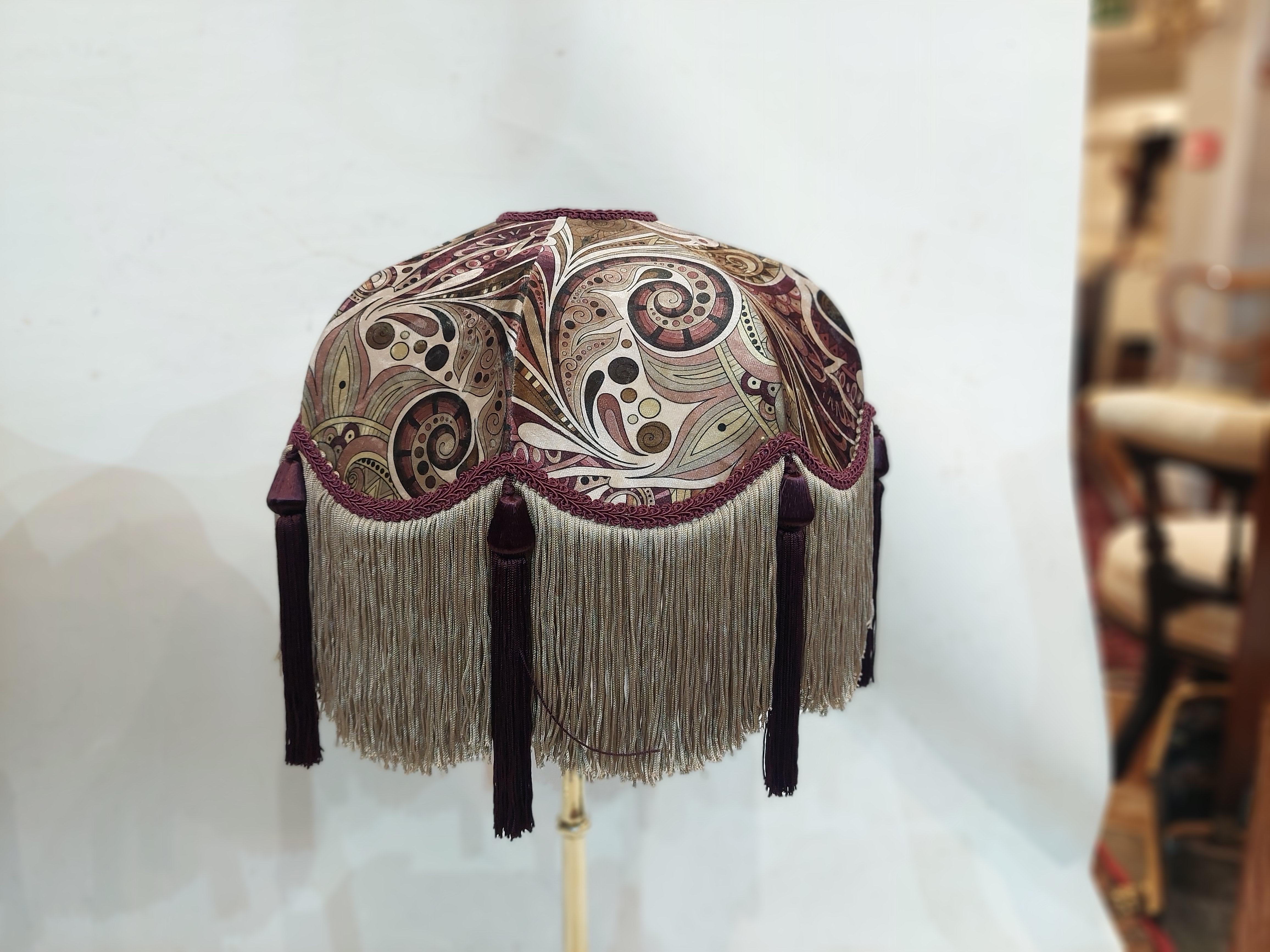 Vittoriano Coppia di candelabri vittoriani alti e snelli in ottone in vendita