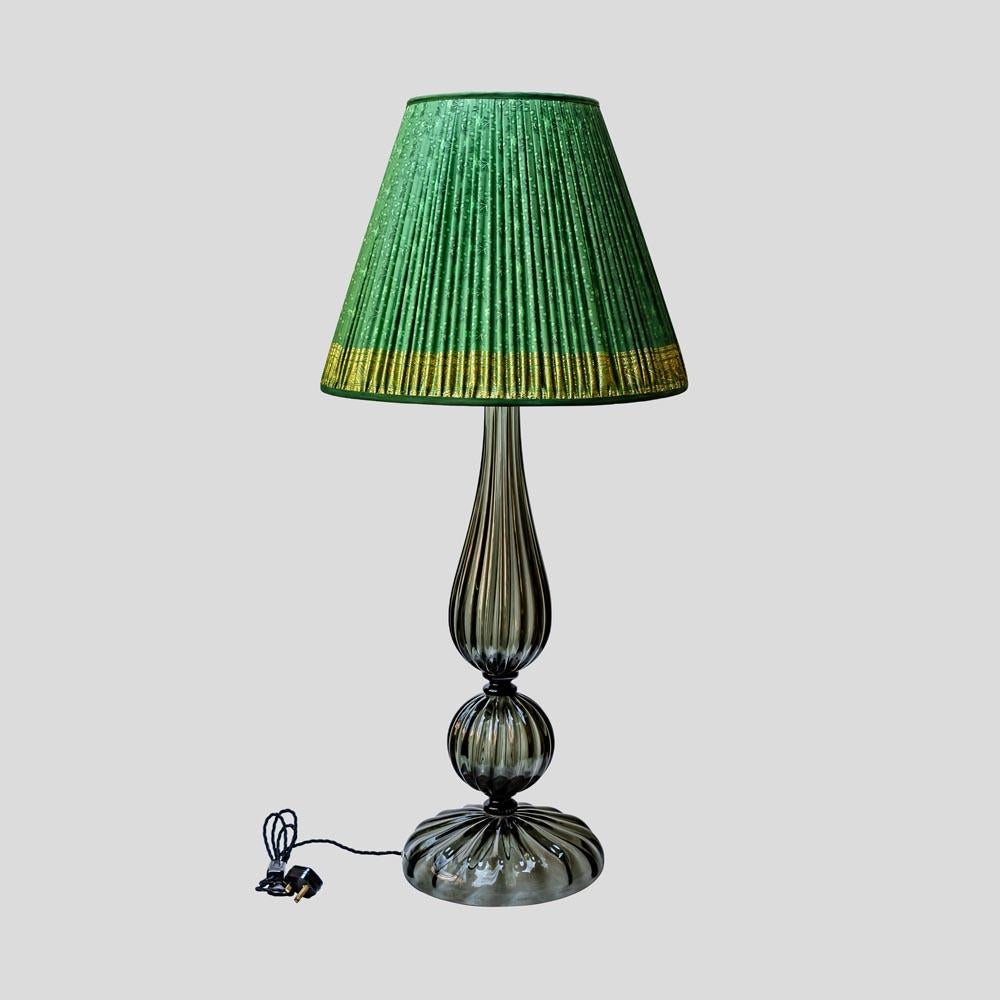 Pareja de lámparas altas de sobremesa de cristal de Murano soplado gris humo Vidrio soplado en venta