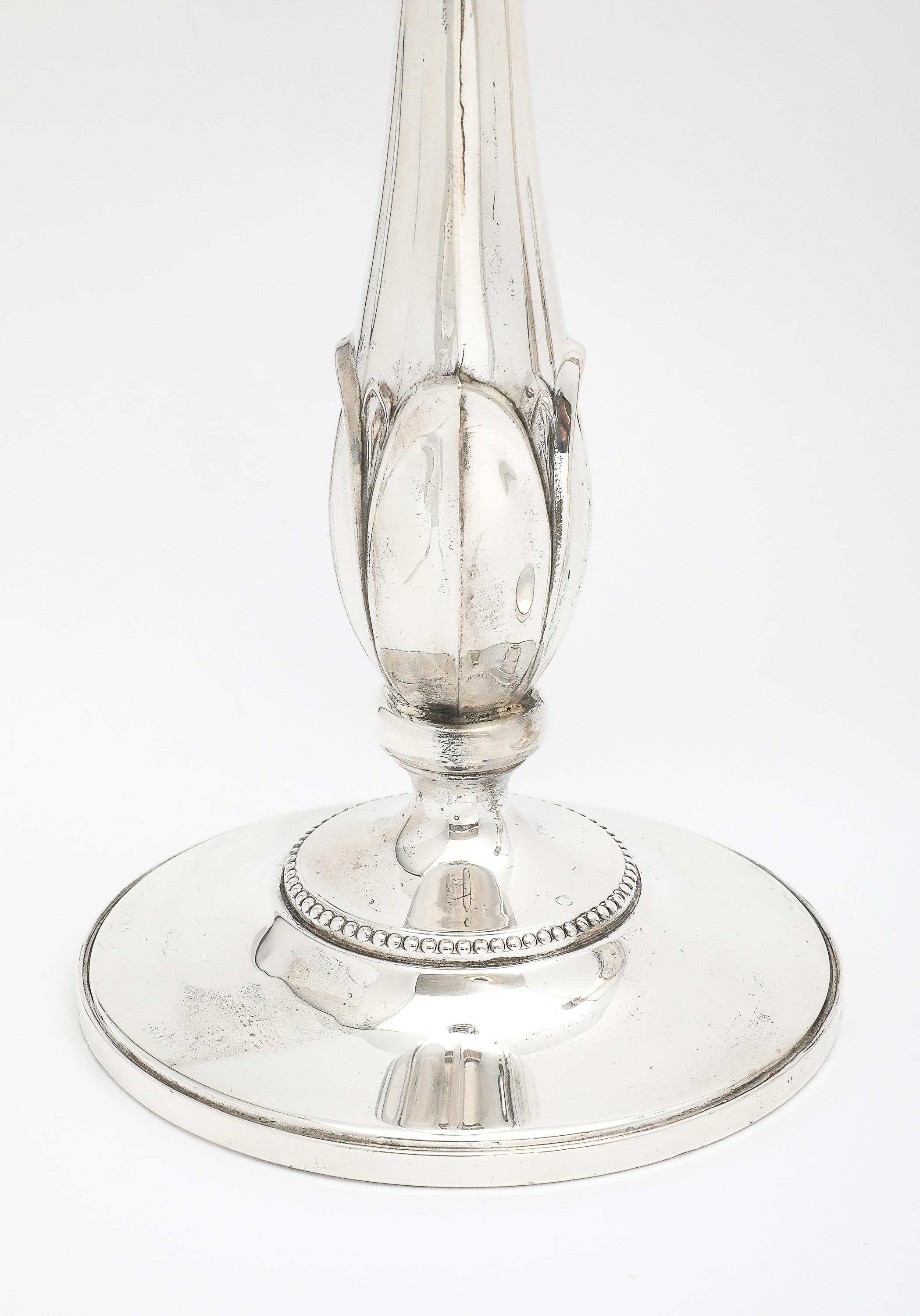 Americano Pair of Tall Sterling Silver Art Nouveau-Style Flower-Form Candlesticks in vendita