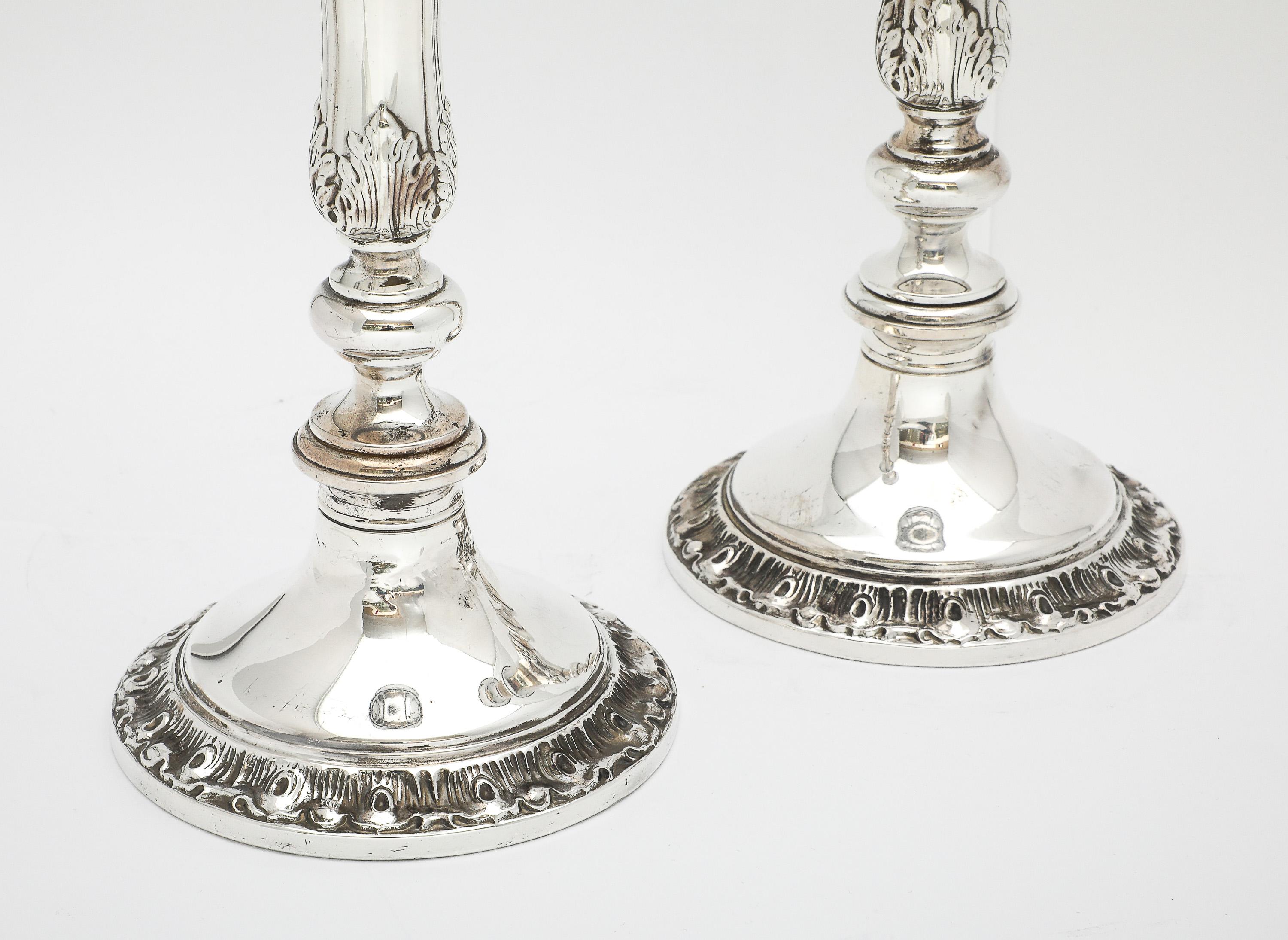 Coppia di candelieri alti in argento sterling in stile georgiano di Gorham in vendita 4