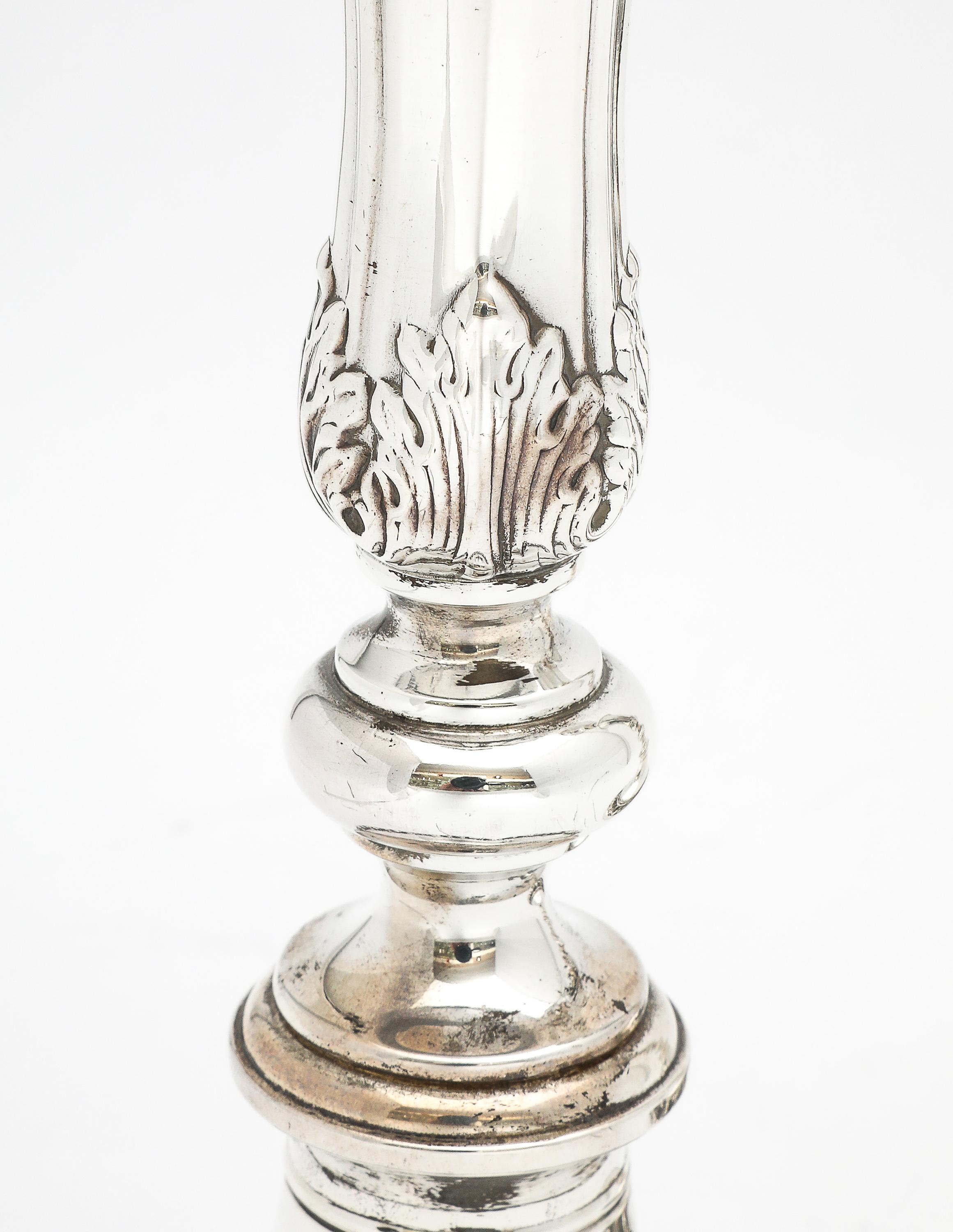 Coppia di candelieri alti in argento sterling in stile georgiano di Gorham in vendita 5