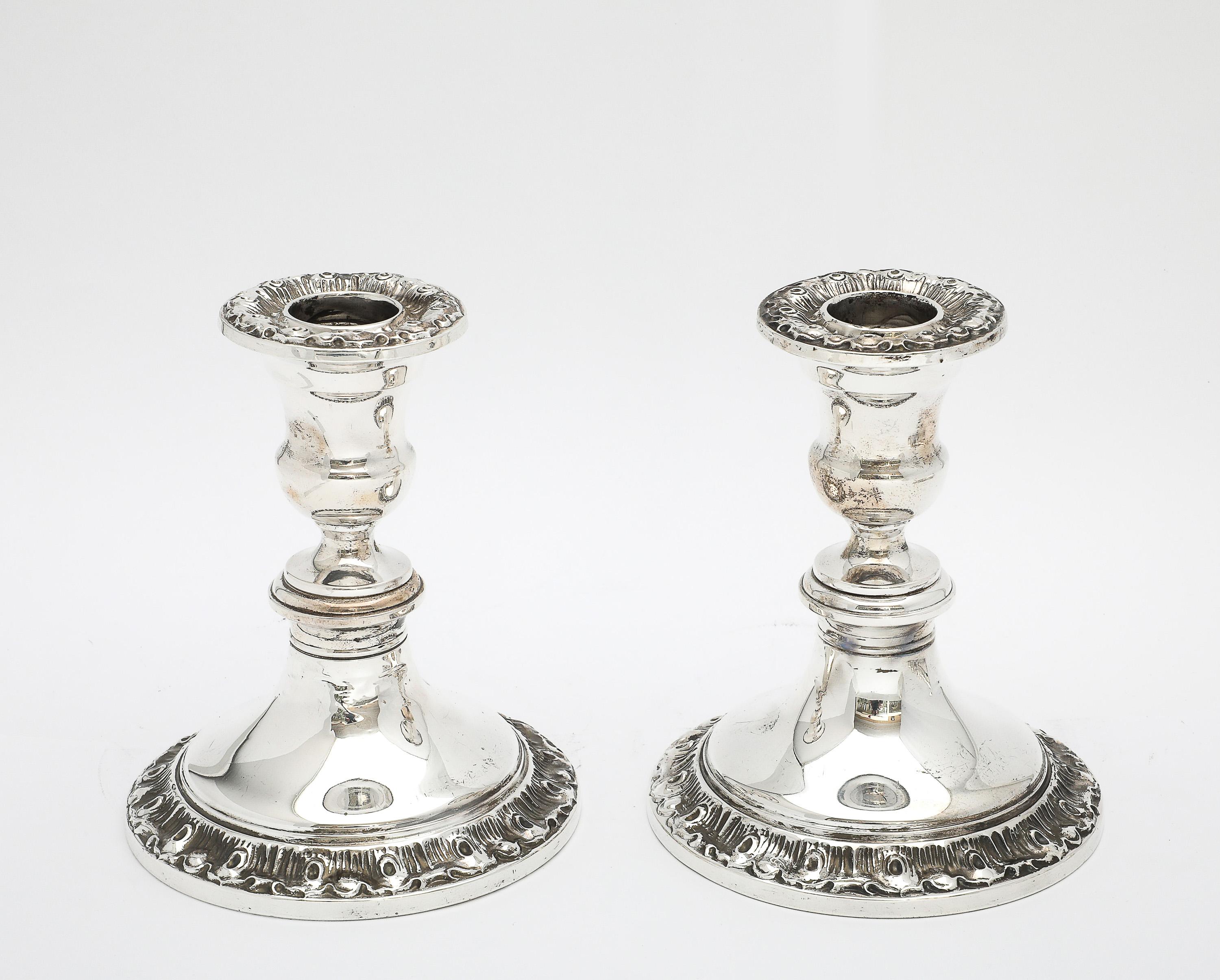 Coppia di candelieri alti in argento sterling in stile georgiano di Gorham in vendita 8