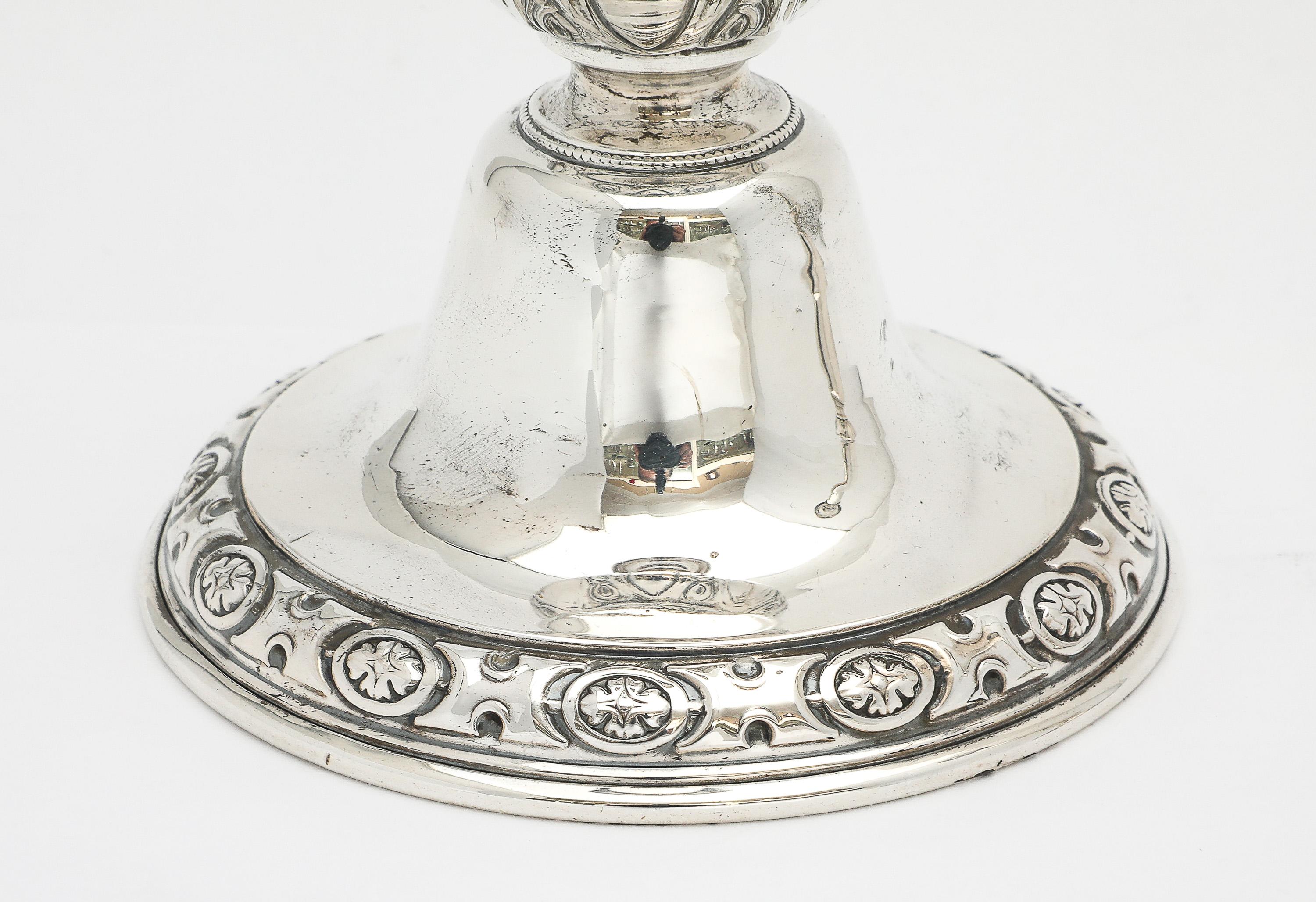 Pair of Tall Sterling Silver Neoclassical-Style Candlesticks im Angebot 6