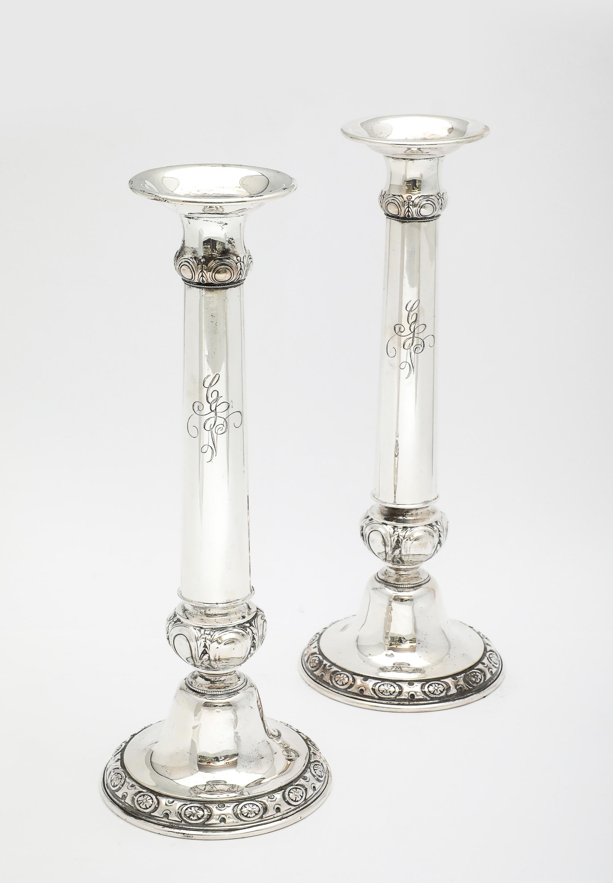 Pair of Tall Sterling Silver Neoclassical-Style Candlesticks im Angebot 8