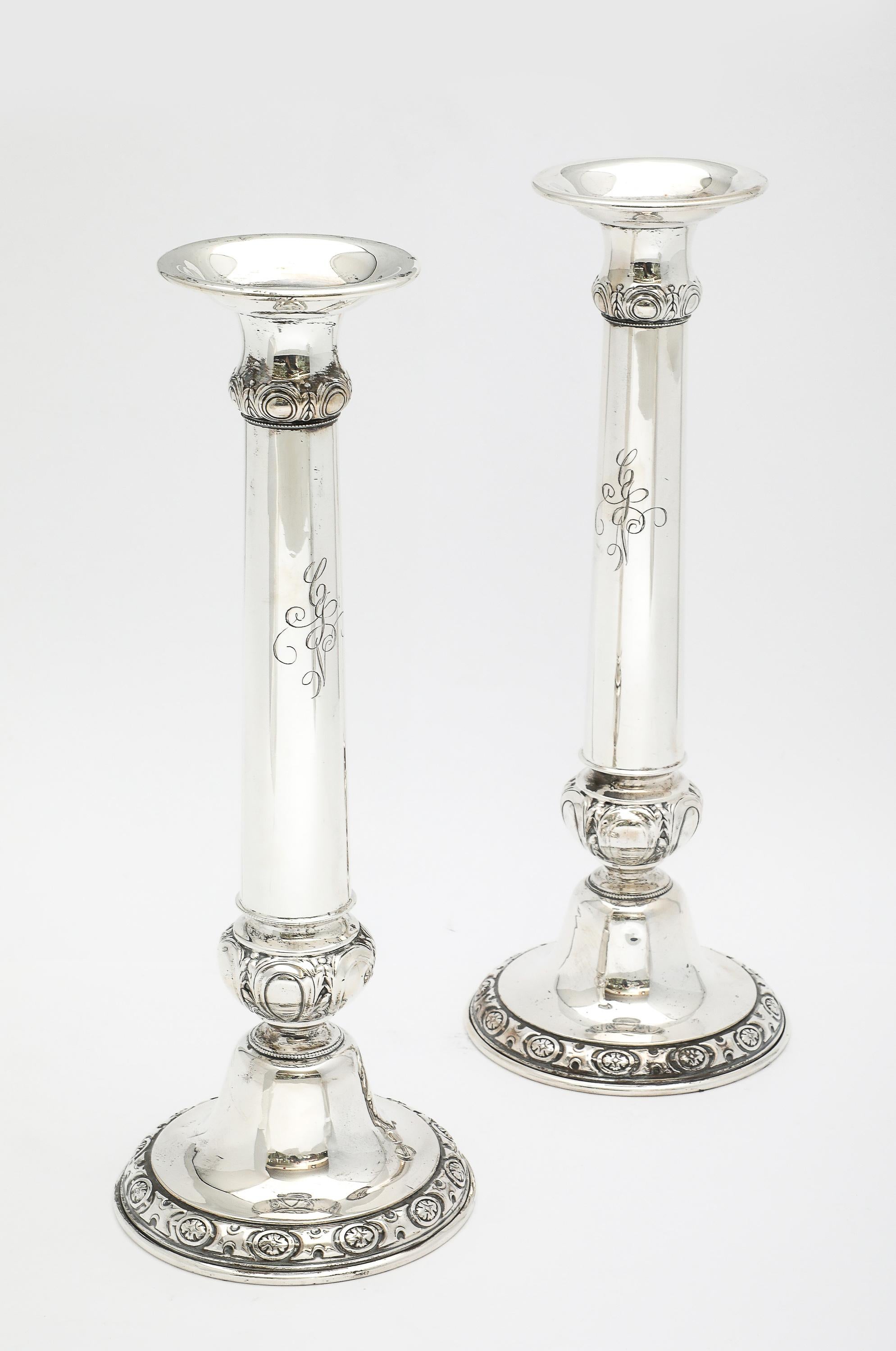 Pair of Tall Sterling Silver Neoclassical-Style Candlesticks im Angebot 9