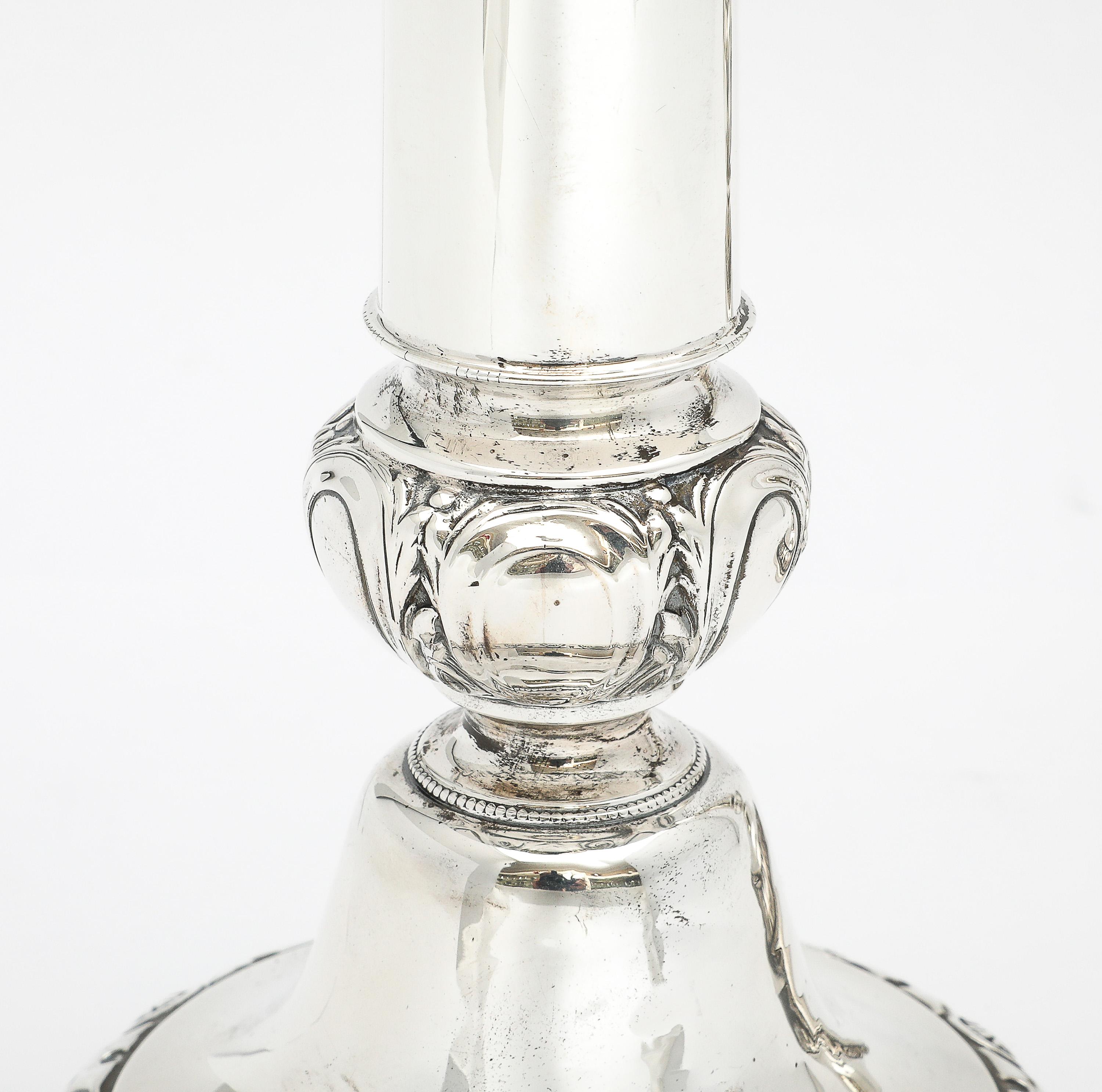 Pair of Tall Sterling Silver Neoclassical-Style Candlesticks im Angebot 10