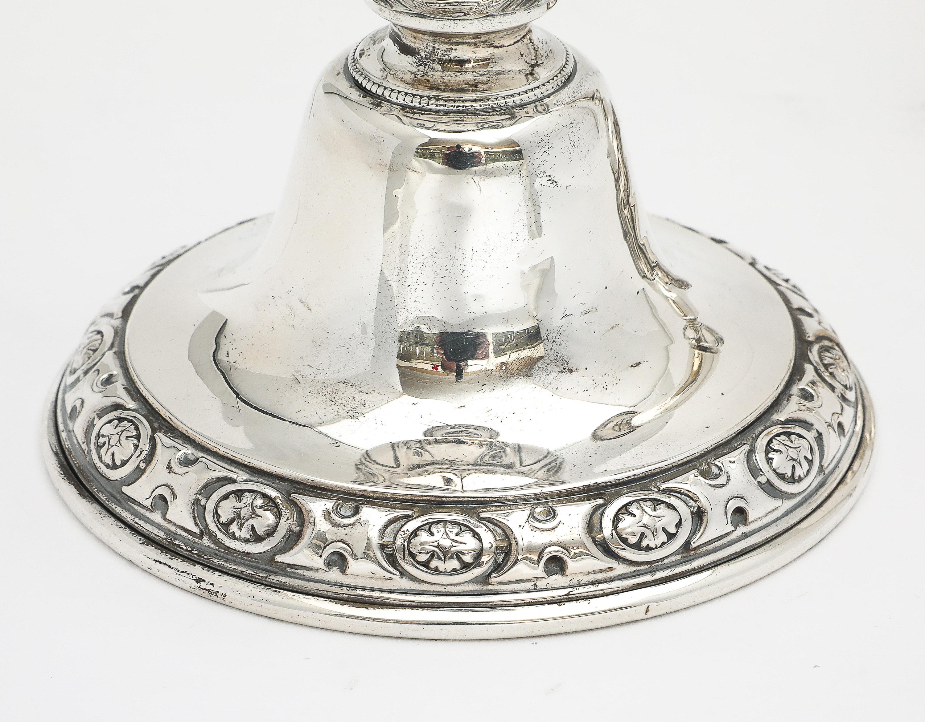 Pair of Tall Sterling Silver Neoclassical-Style Candlesticks im Angebot 11