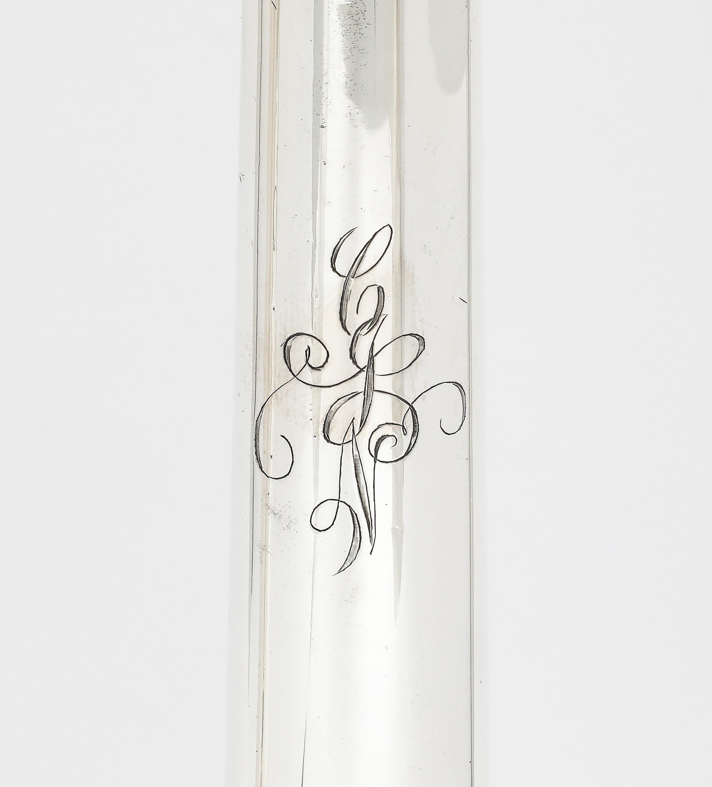 Pair of Tall Sterling Silver Neoclassical-Style Candlesticks (Sterlingsilber) im Angebot