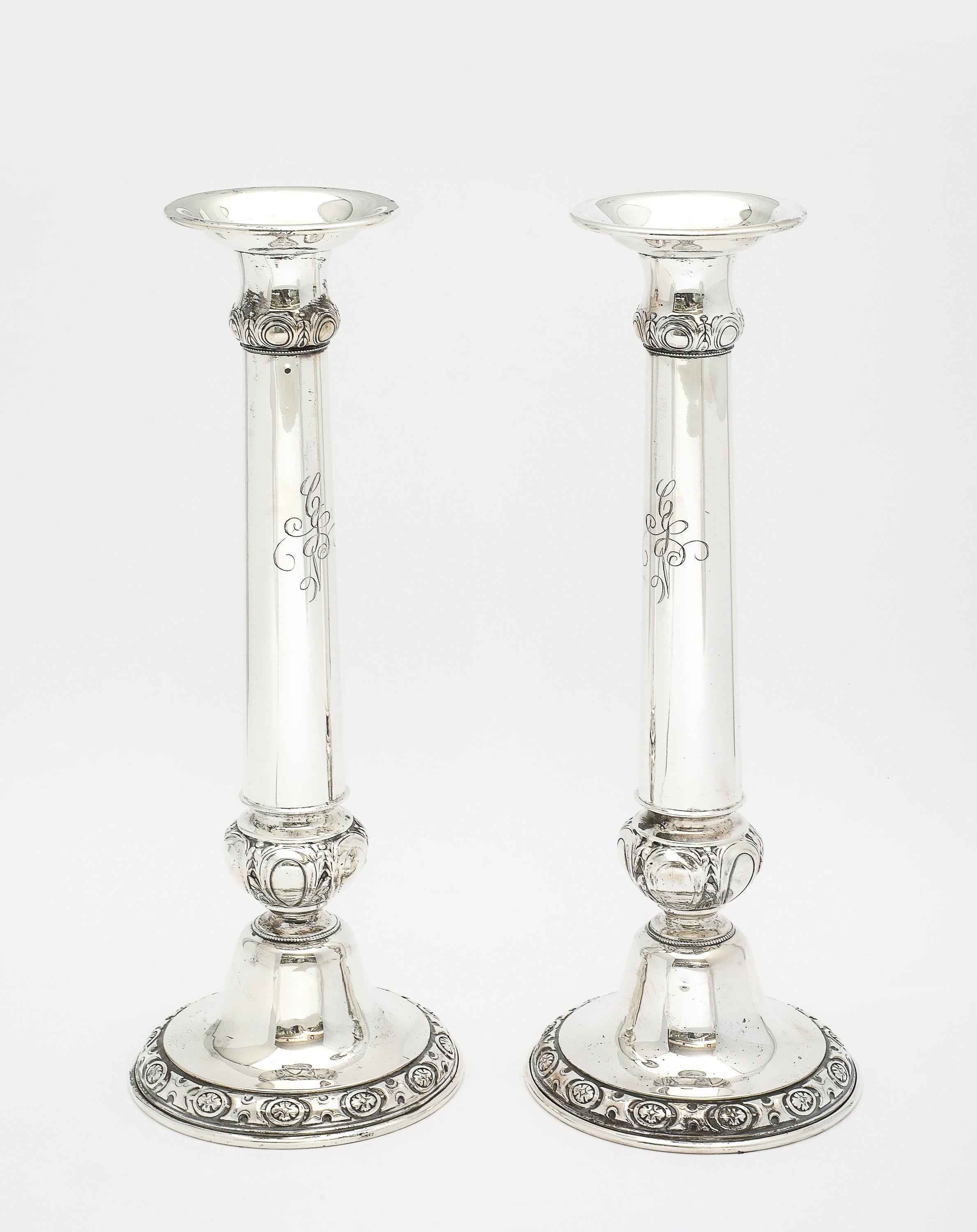 Pair of Tall Sterling Silver Neoclassical-Style Candlesticks im Angebot 2