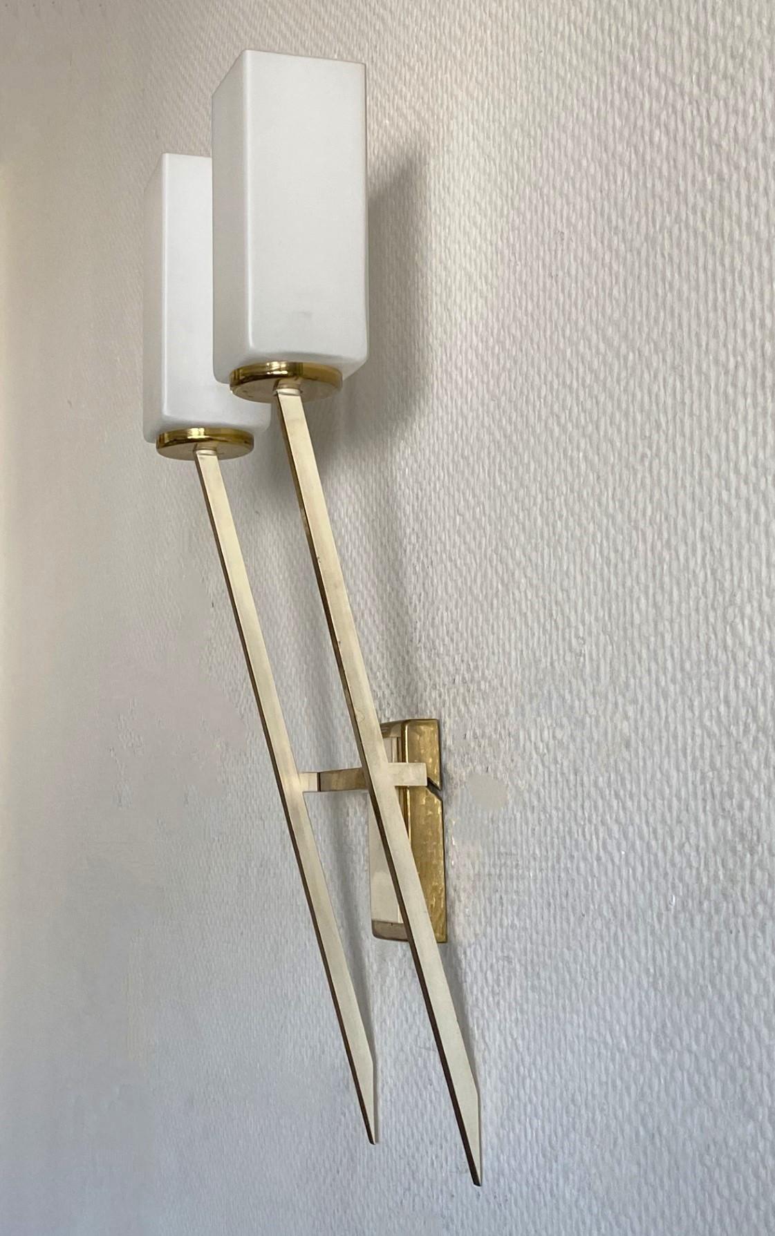 Pair of Tall Stilnovo Glass Brass Two-Arm Wall Sconces, Italy, 1960s In Good Condition For Sale In Frankfurt am Main, DE