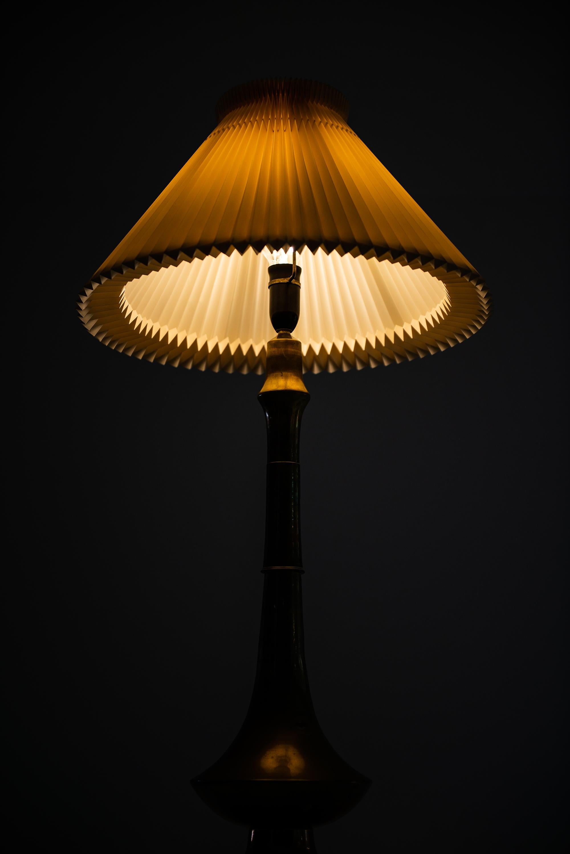 Pair of Tall Table Lamps in Brass Produced in Denmark For Sale 1