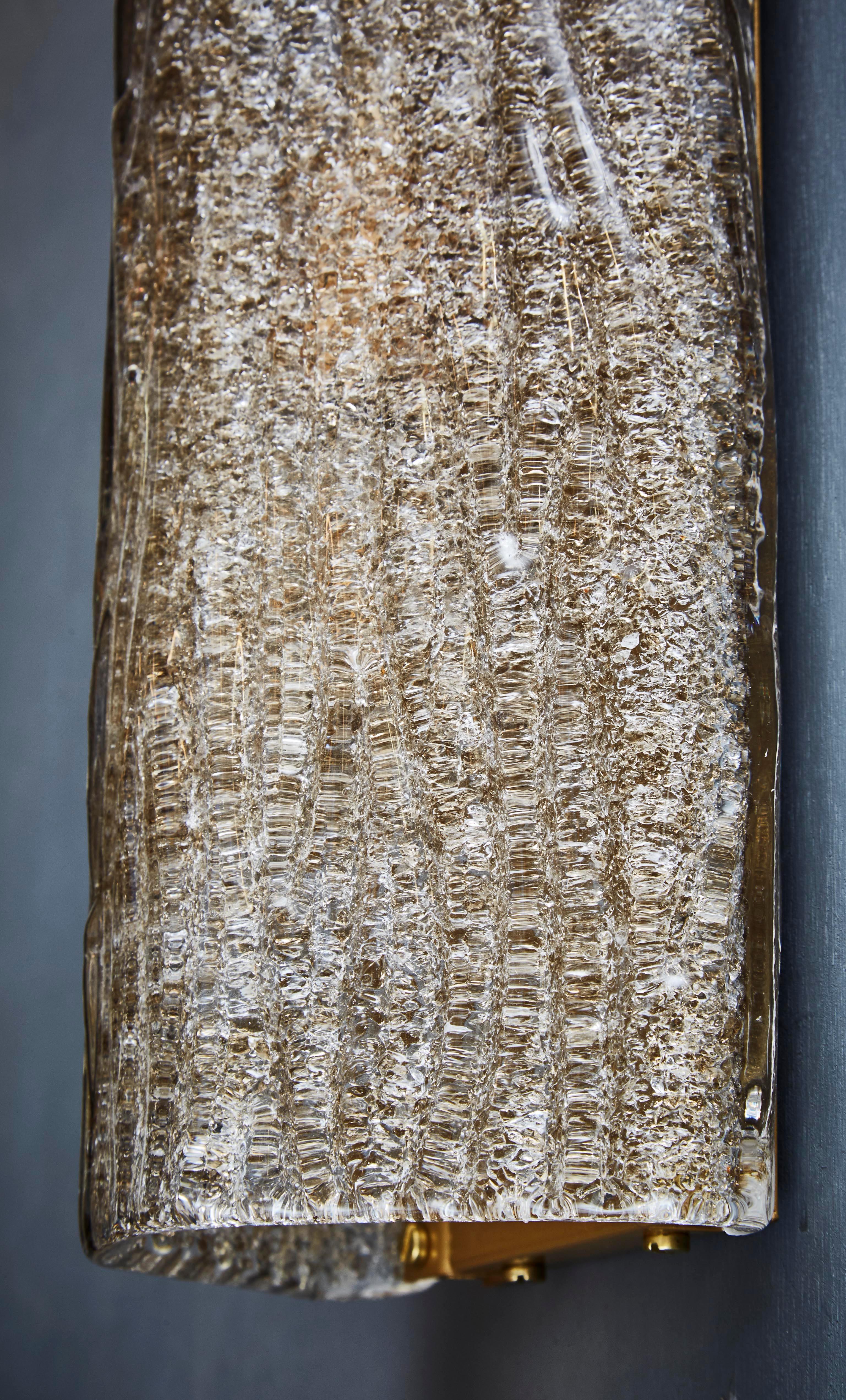 Pareja de apliques altos de cristal de Murano texturado Latón en venta
