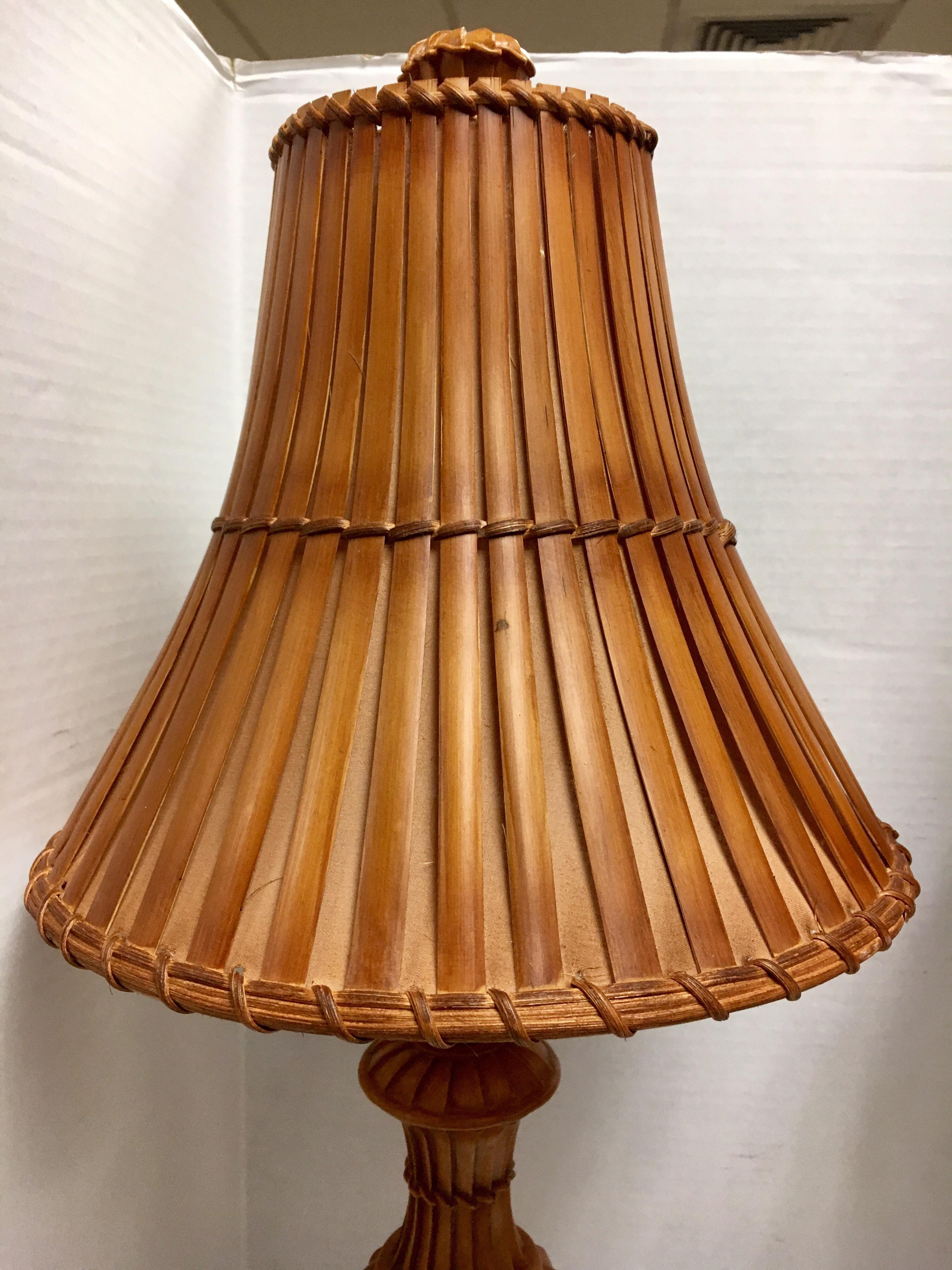 Mid-Century Modern Paire de grandes lampes de table en faux roseau de faux roseau, de style mi-siècle moderne