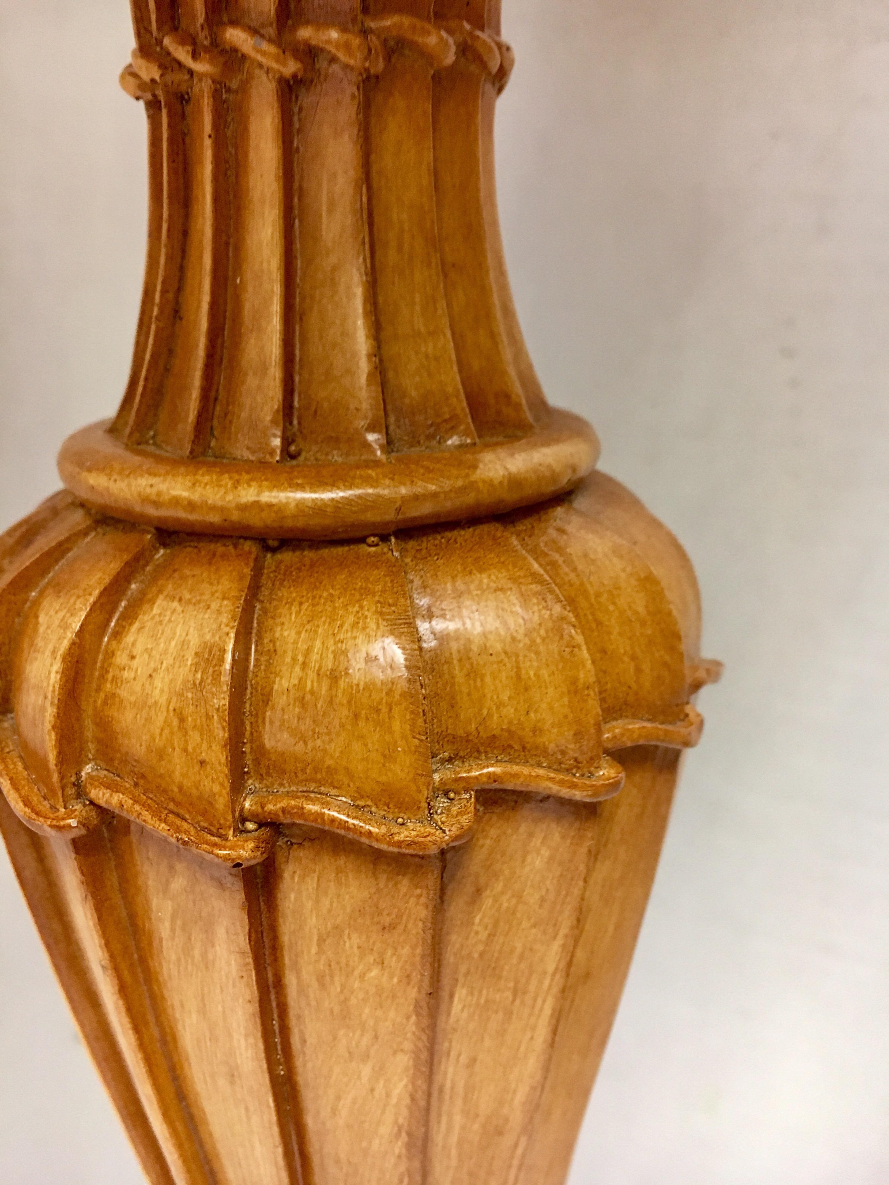 Résine Paire de grandes lampes de table en faux roseau de faux roseau, de style mi-siècle moderne