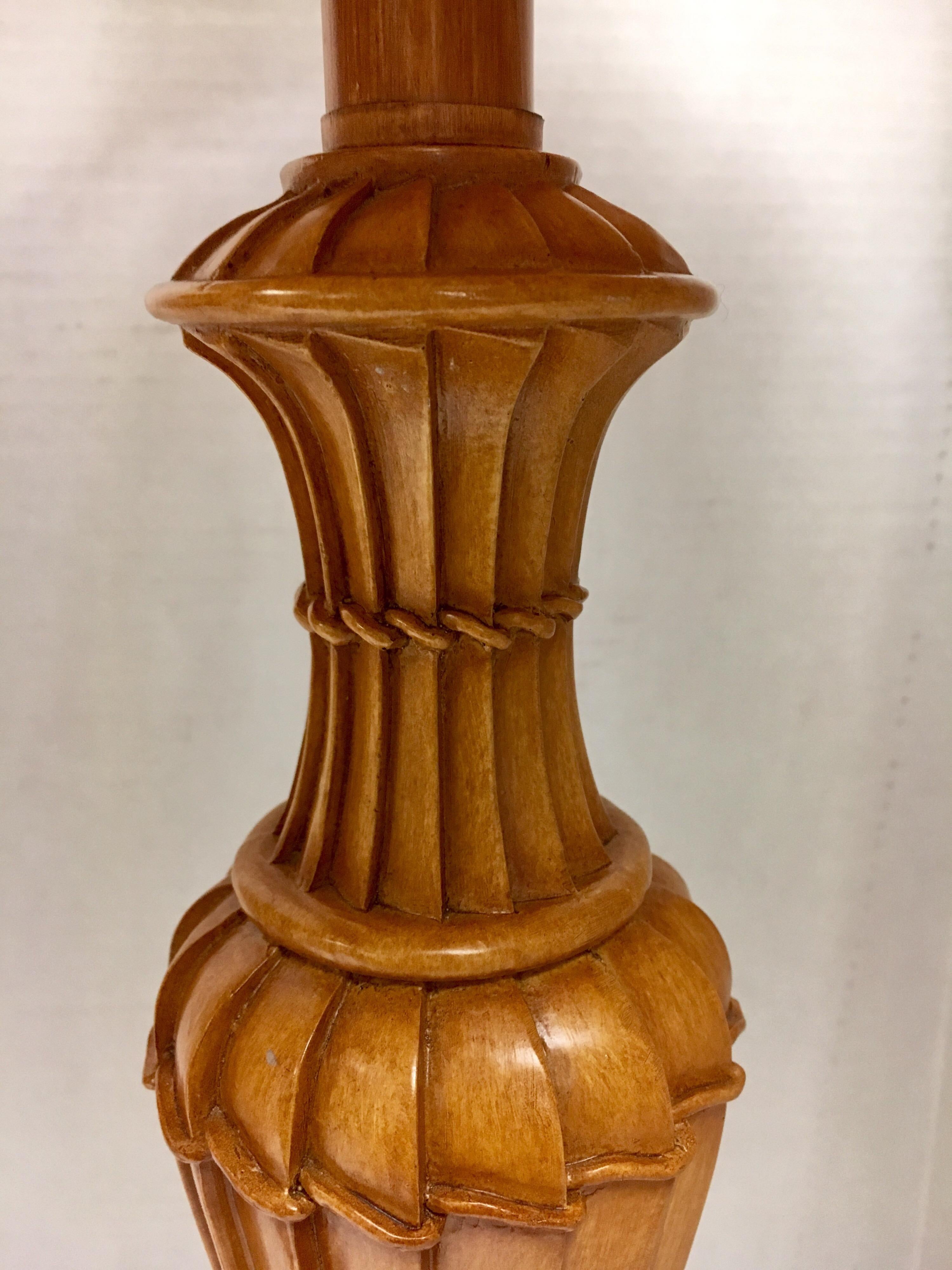Paire de grandes lampes de table en faux roseau de faux roseau, de style mi-siècle moderne 1
