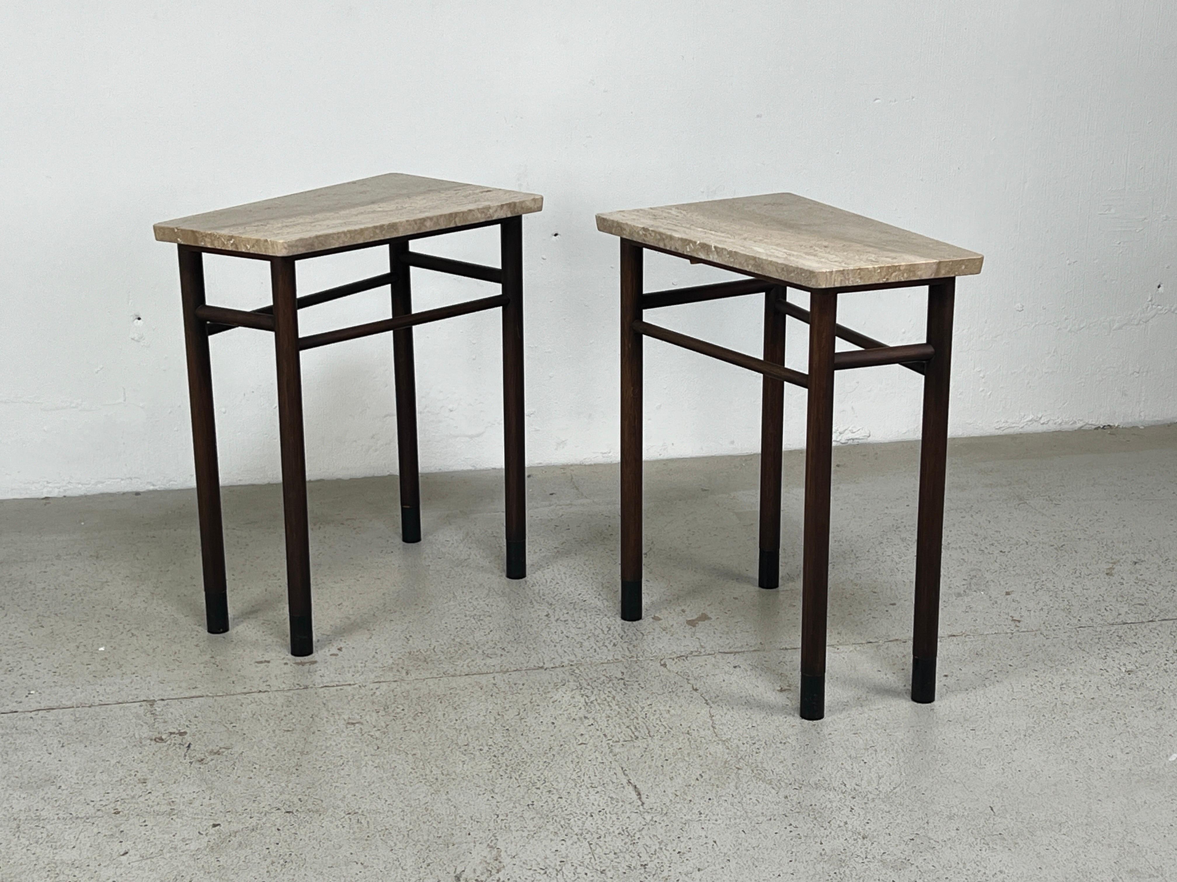 Paire de grandes tables d'appoint en travertin par Edward Wormley pour Dunbar Bon état - En vente à Dallas, TX