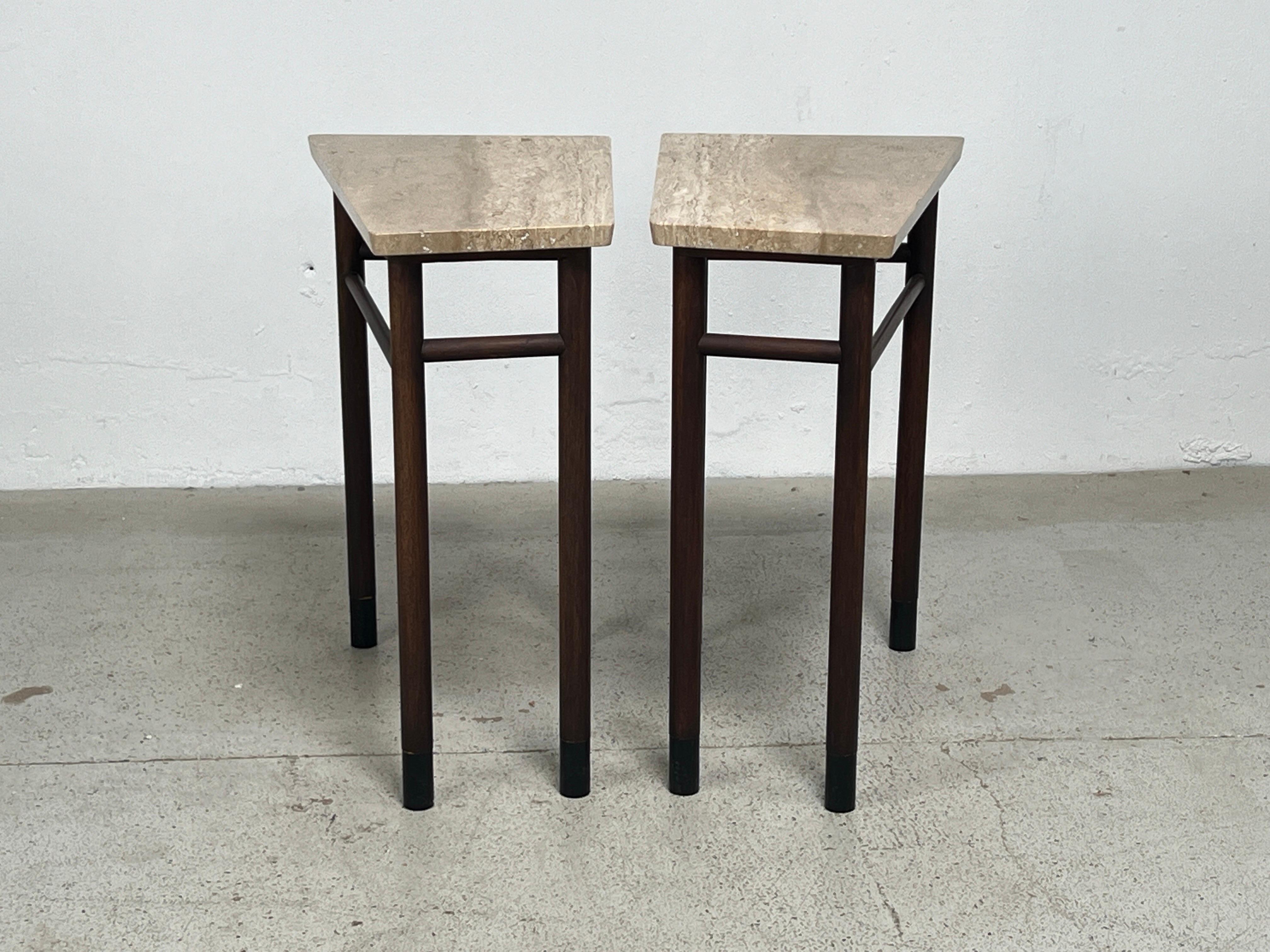 Paire de grandes tables d'appoint en travertin par Edward Wormley pour Dunbar en vente 1