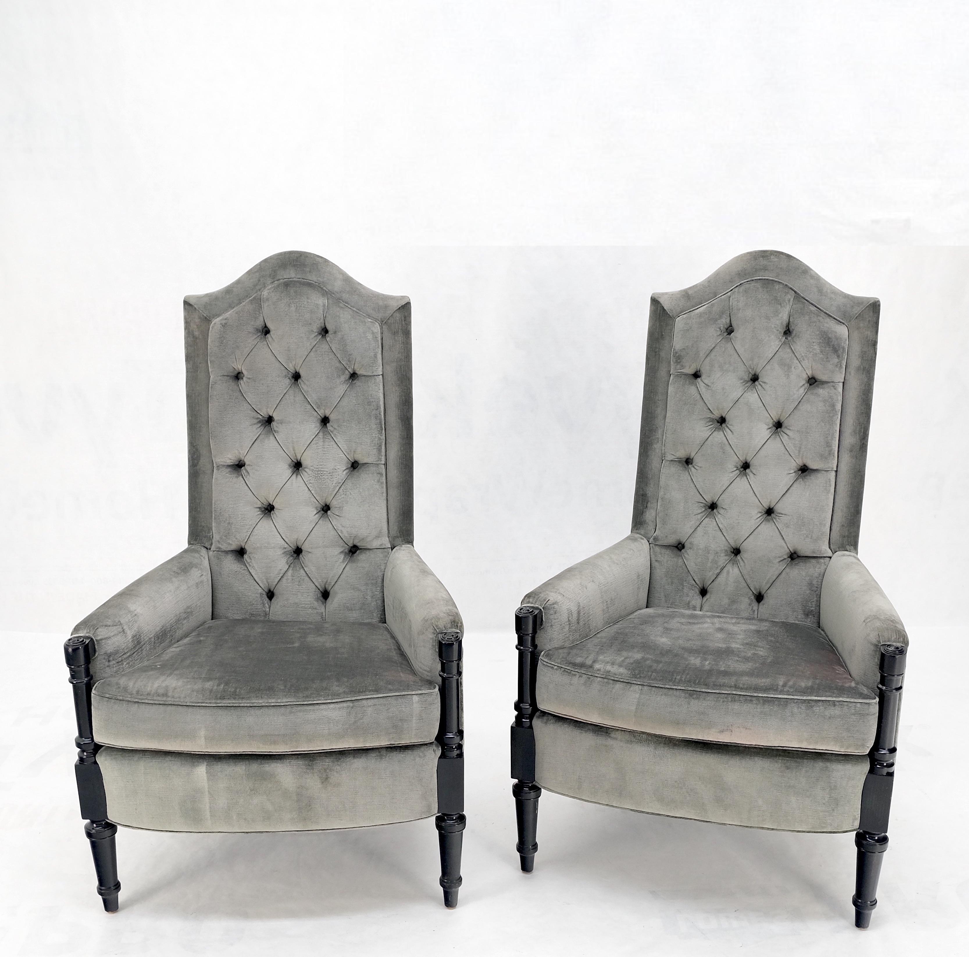 Tissu d'ameublement Paire de fauteuils décoratifs Thrones à haut dossier touffeté et cadres en laque noire en vente