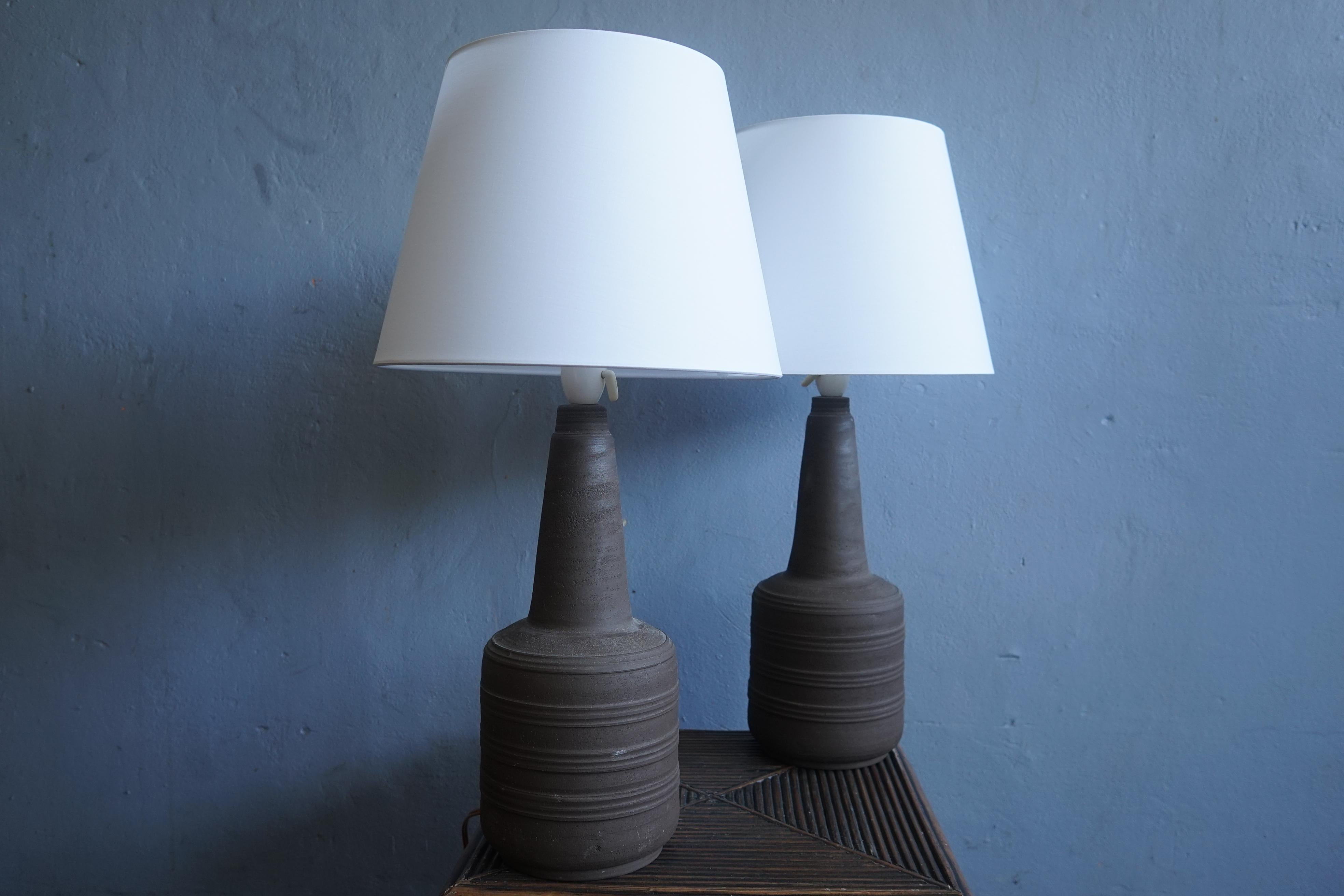 Pair of Tall Unglazed Ceramic Brutalist Lamps, 1970s In Good Condition In Valby, 84