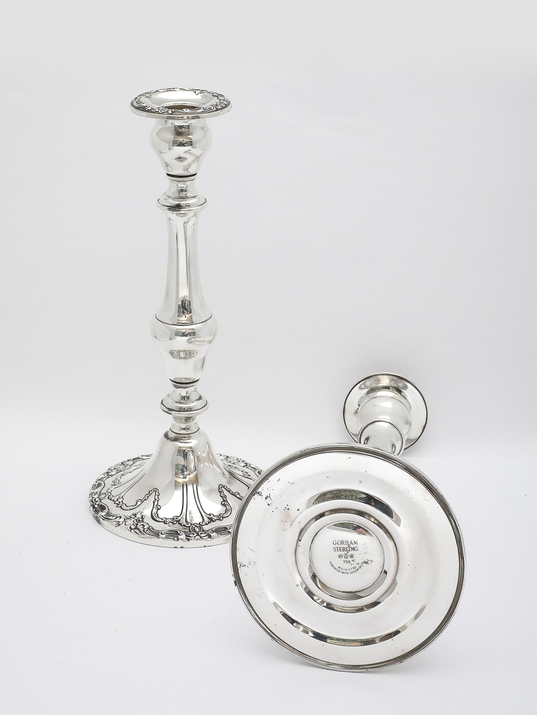 Pareja de candeleros altos Chantilly de plata de ley, estilo victoriano, de Gorham en venta 3