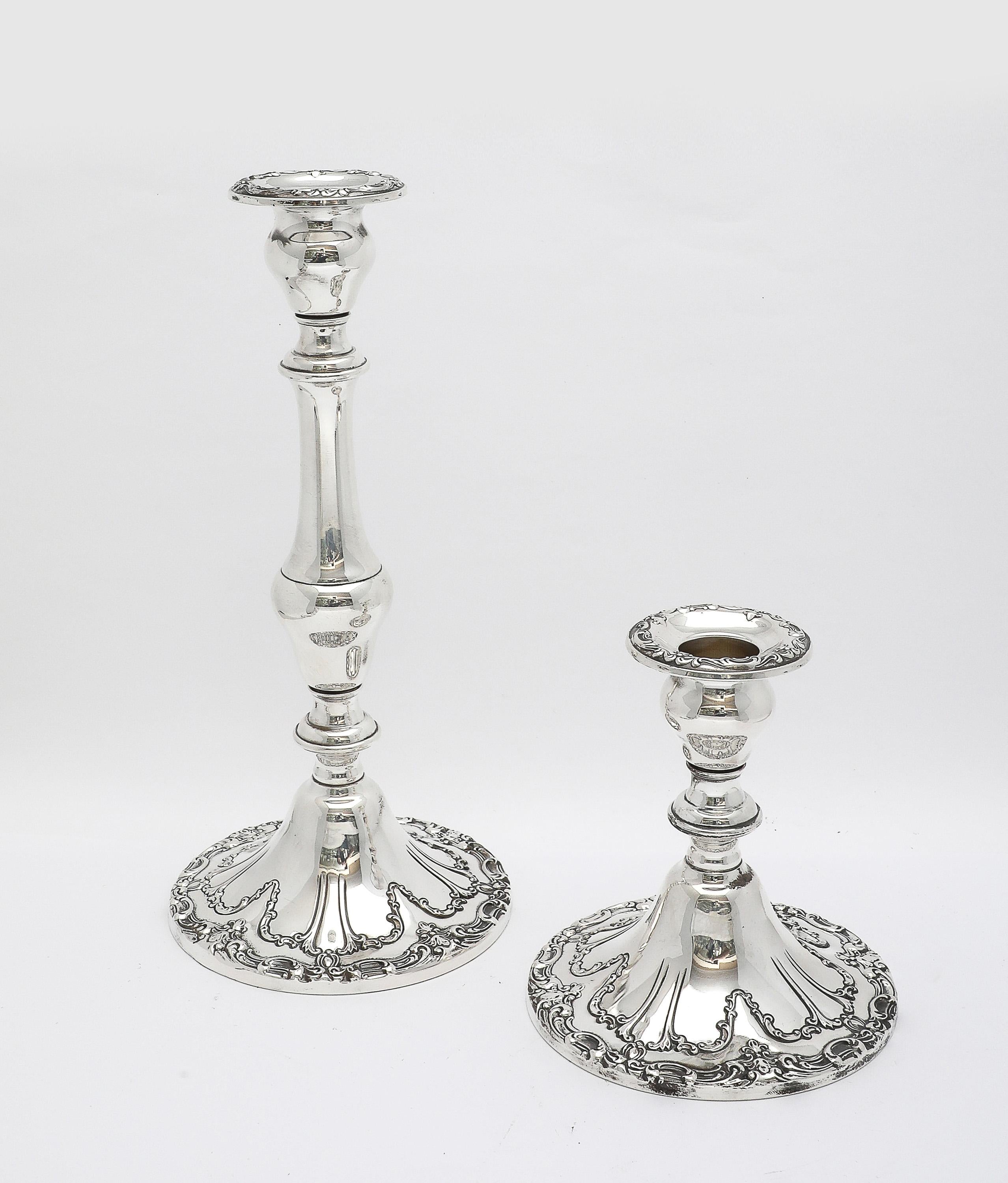 Pareja de candeleros altos Chantilly de plata de ley, estilo victoriano, de Gorham en venta 6