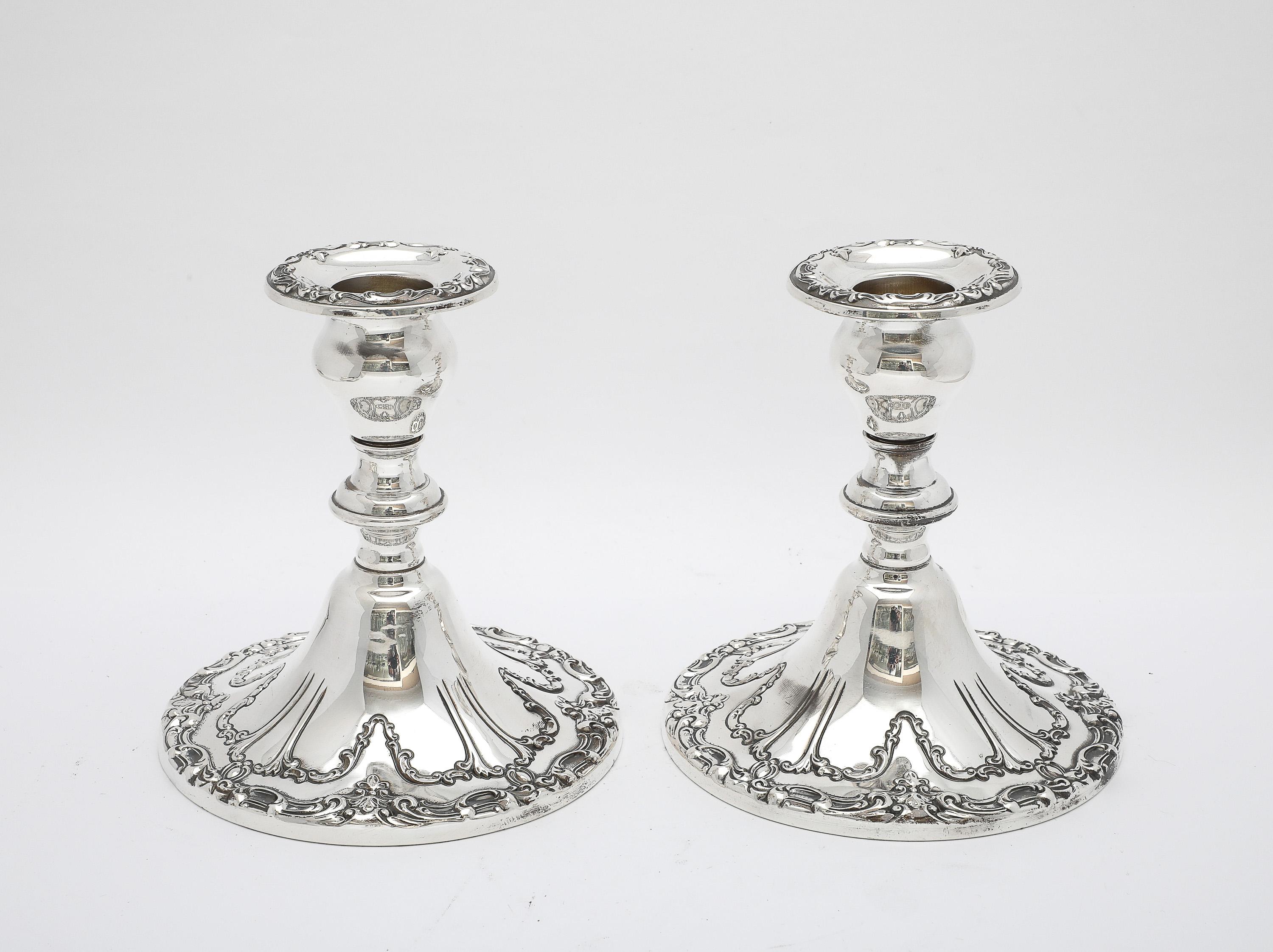 Pareja de candeleros altos Chantilly de plata de ley, estilo victoriano, de Gorham en venta 8