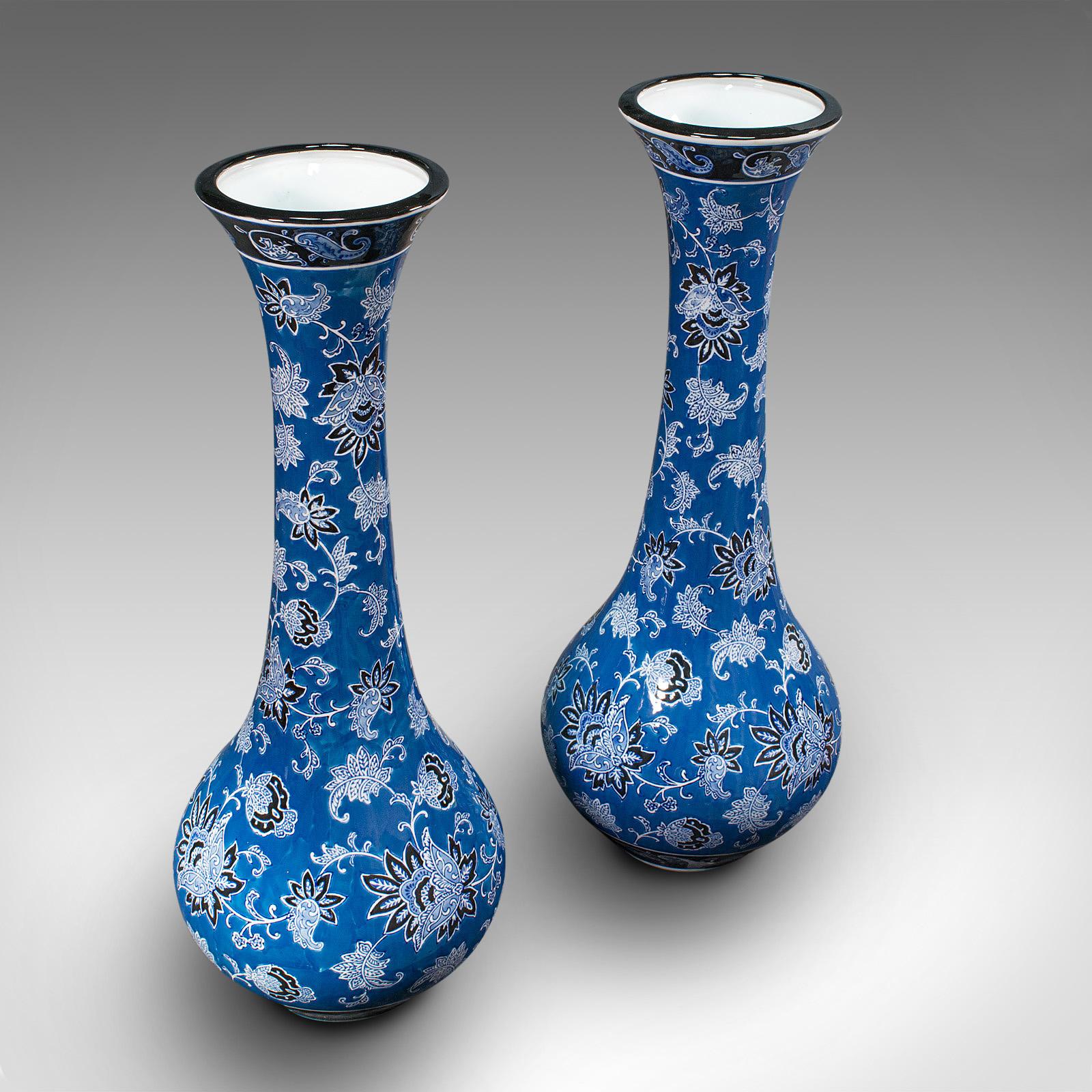 20ième siècle Paire de grands vases décoratifs vintage en forme de nénuphar, français, céramique, fleur, balustre en vente