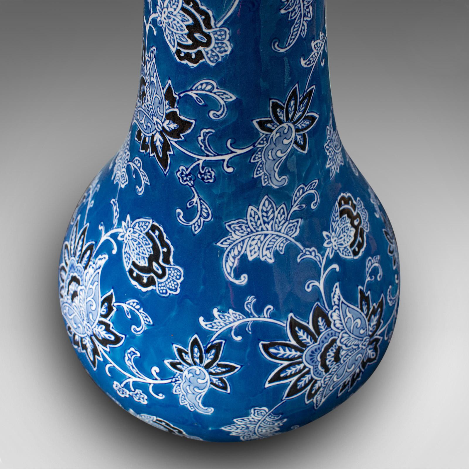Céramique Paire de grands vases décoratifs vintage en forme de nénuphar, français, céramique, fleur, balustre en vente