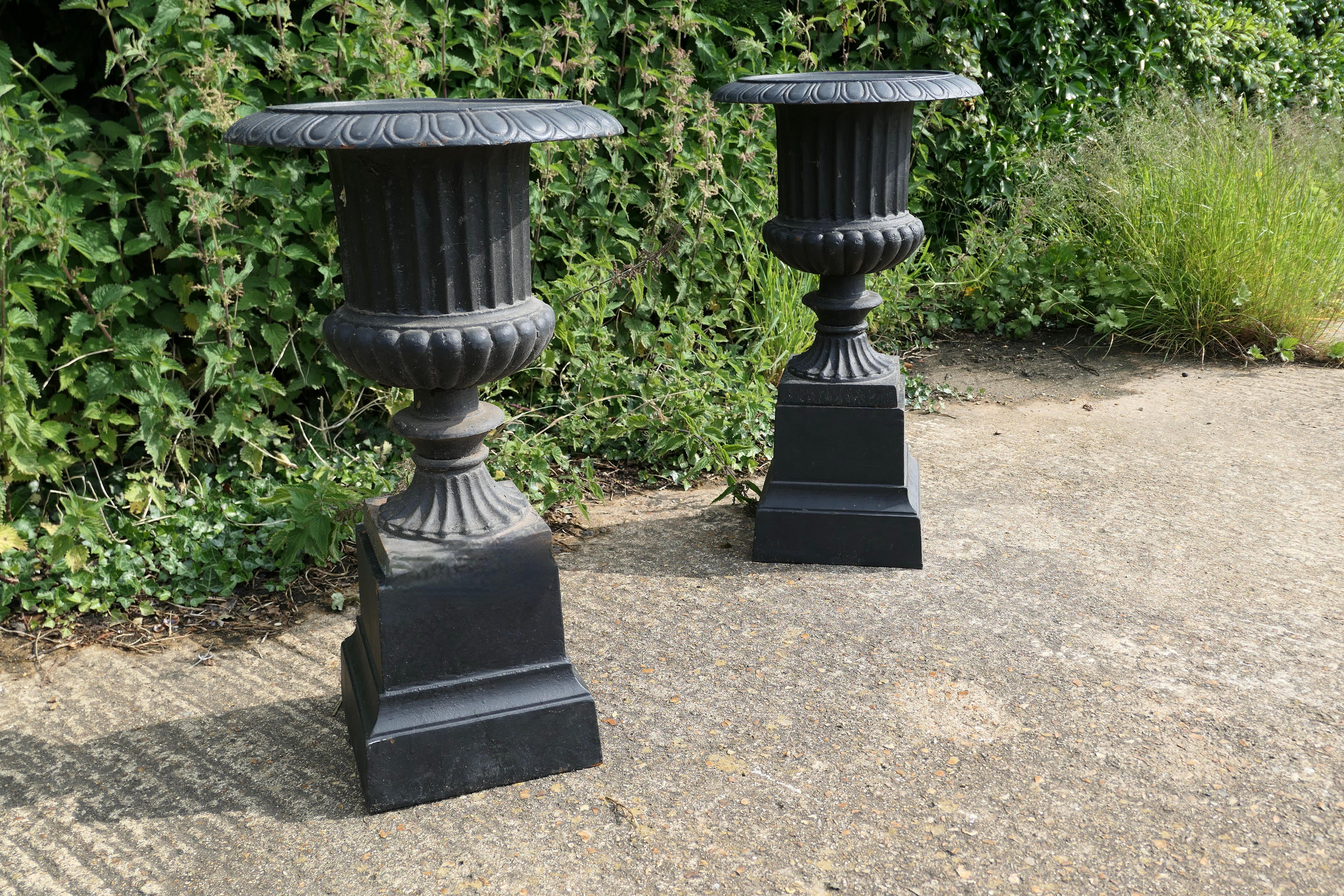 Pair of Tall Weathered Cast Iron Urns, Garden Planters In Good Condition In Chillerton, Isle of Wight
