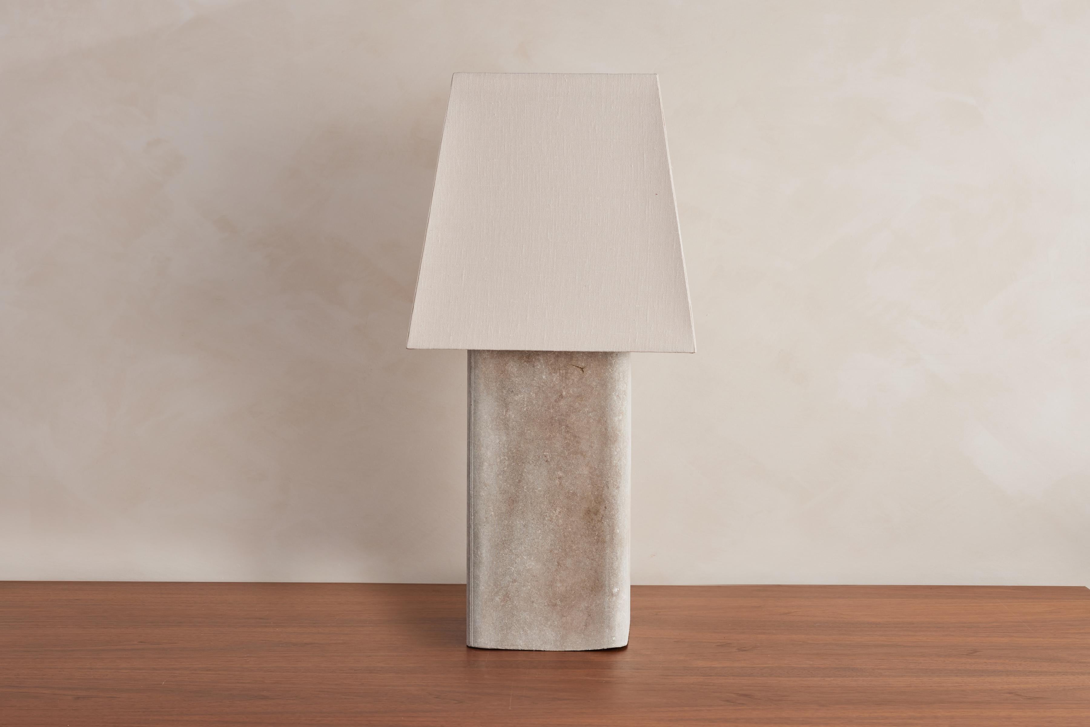Willy Guhl concrete table lamp with angular linen shade.

Beautiful Patina throughout 

Newly rewired with silk cord


