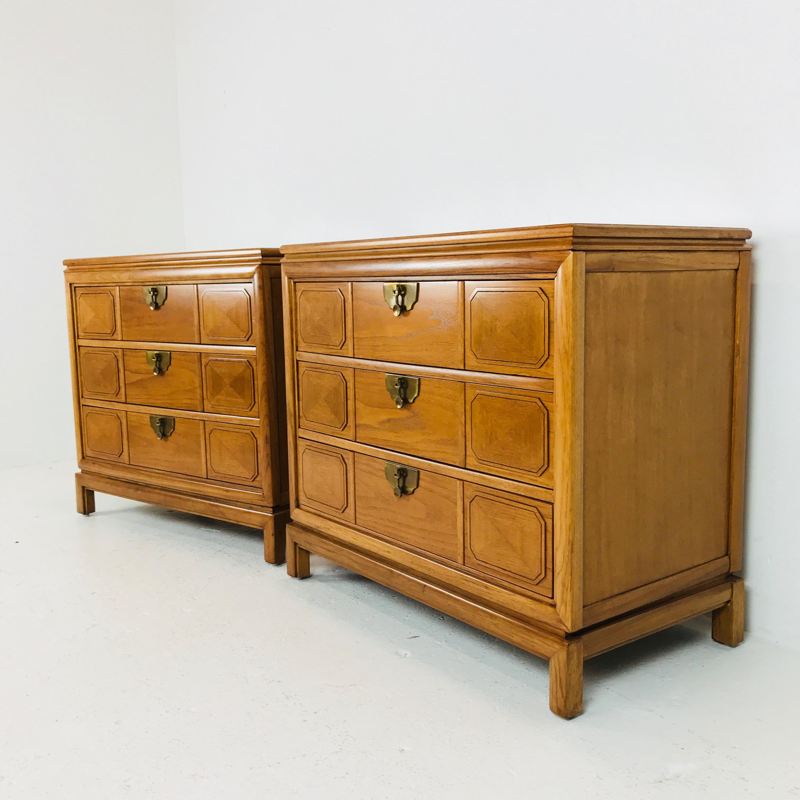 Pair of newly refinished Tamerlane bachelor chest by Thomasville. These would be perfect to use as side tables or nightstands.

Dimensions:
33